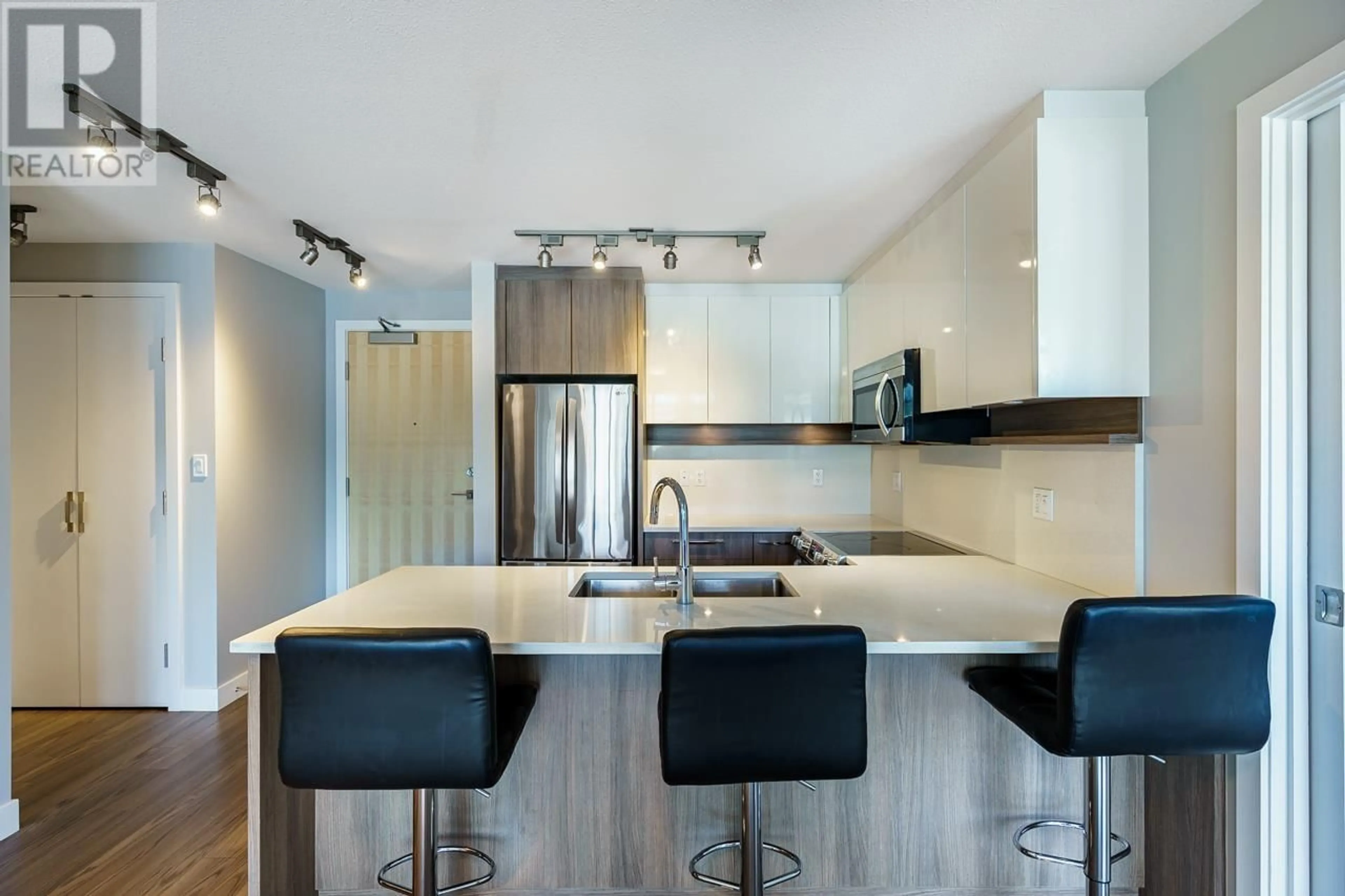 Contemporary kitchen, ceramic/tile floor for 505 - 958 RIDGEWAY AVENUE, Coquitlam British Columbia V3K0C5