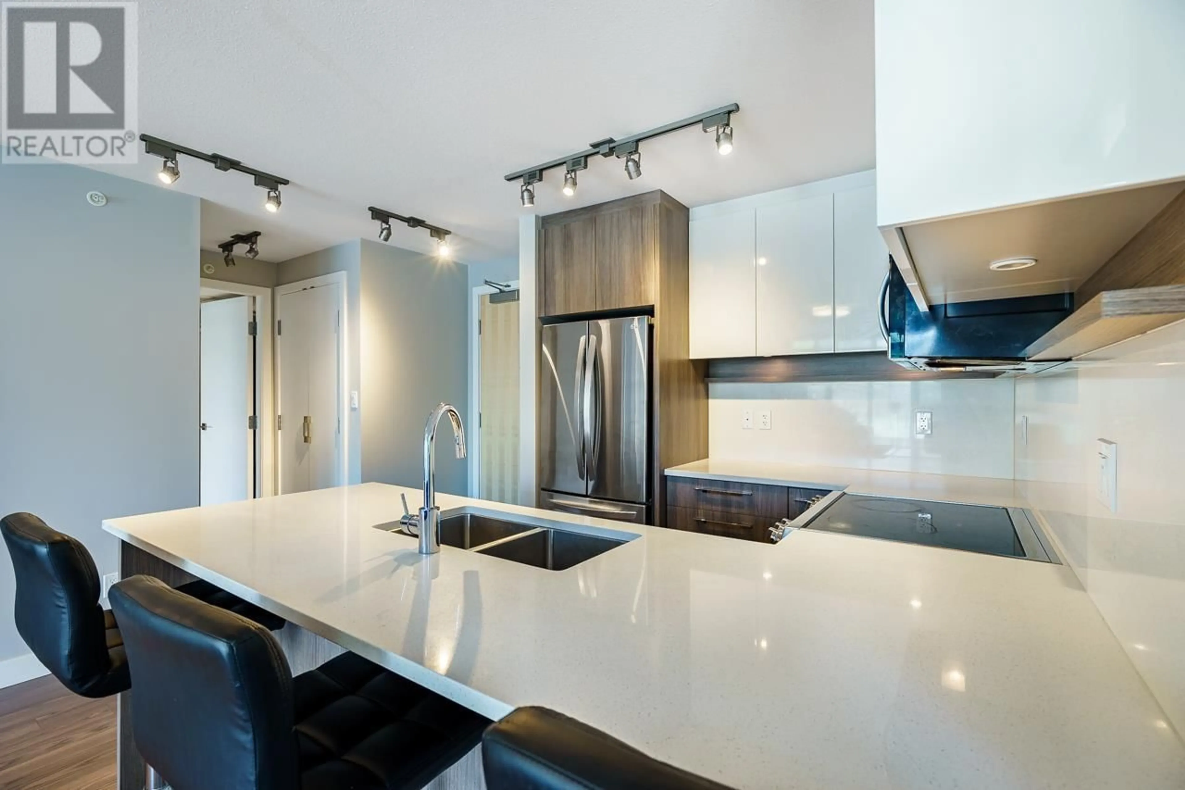 Contemporary kitchen, ceramic/tile floor for 505 - 958 RIDGEWAY AVENUE, Coquitlam British Columbia V3K0C5