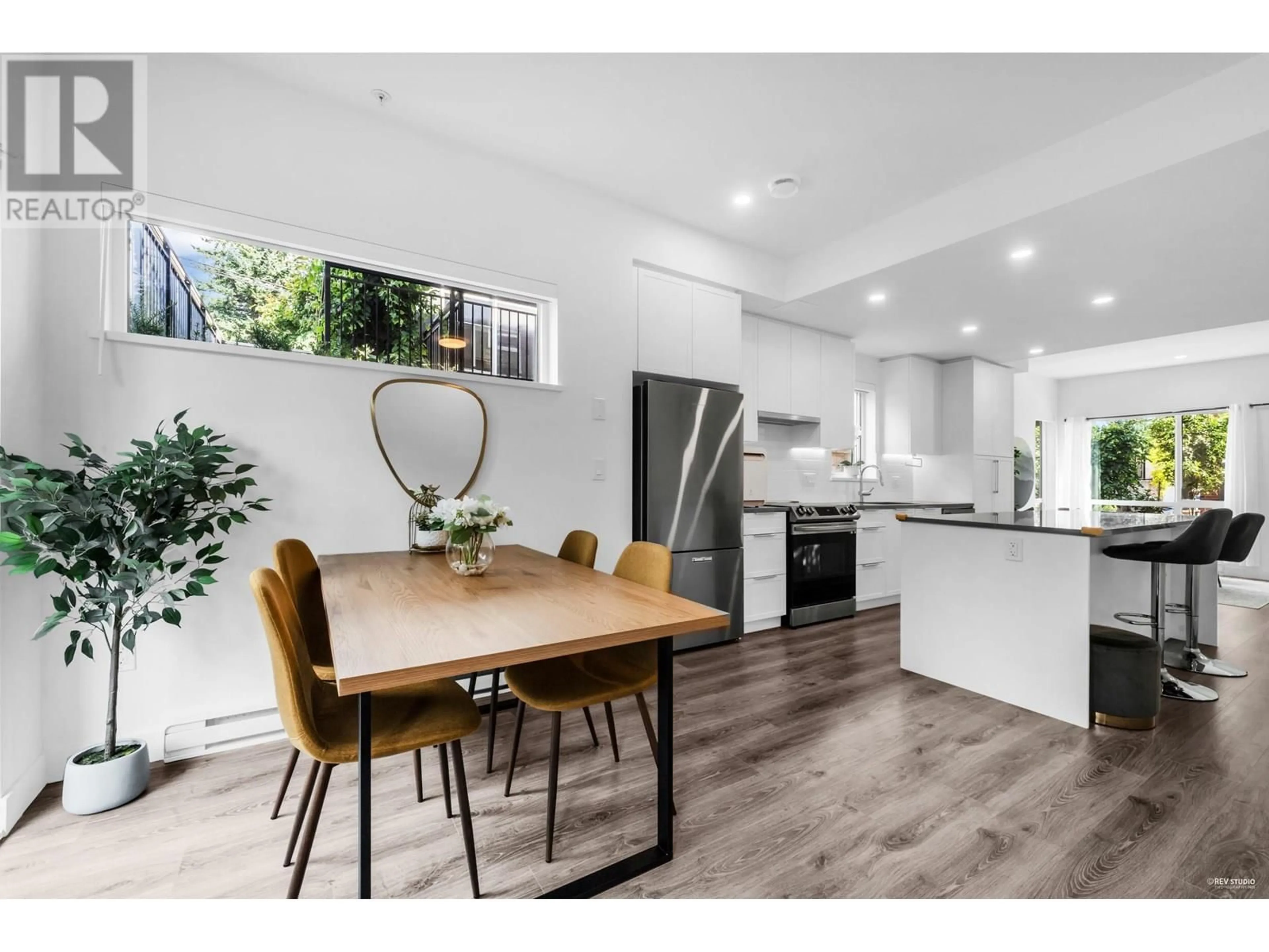 Open concept kitchen, wood/laminate floor for 113 - 609 SYDNEY AVENUE, Coquitlam British Columbia V3K3K1