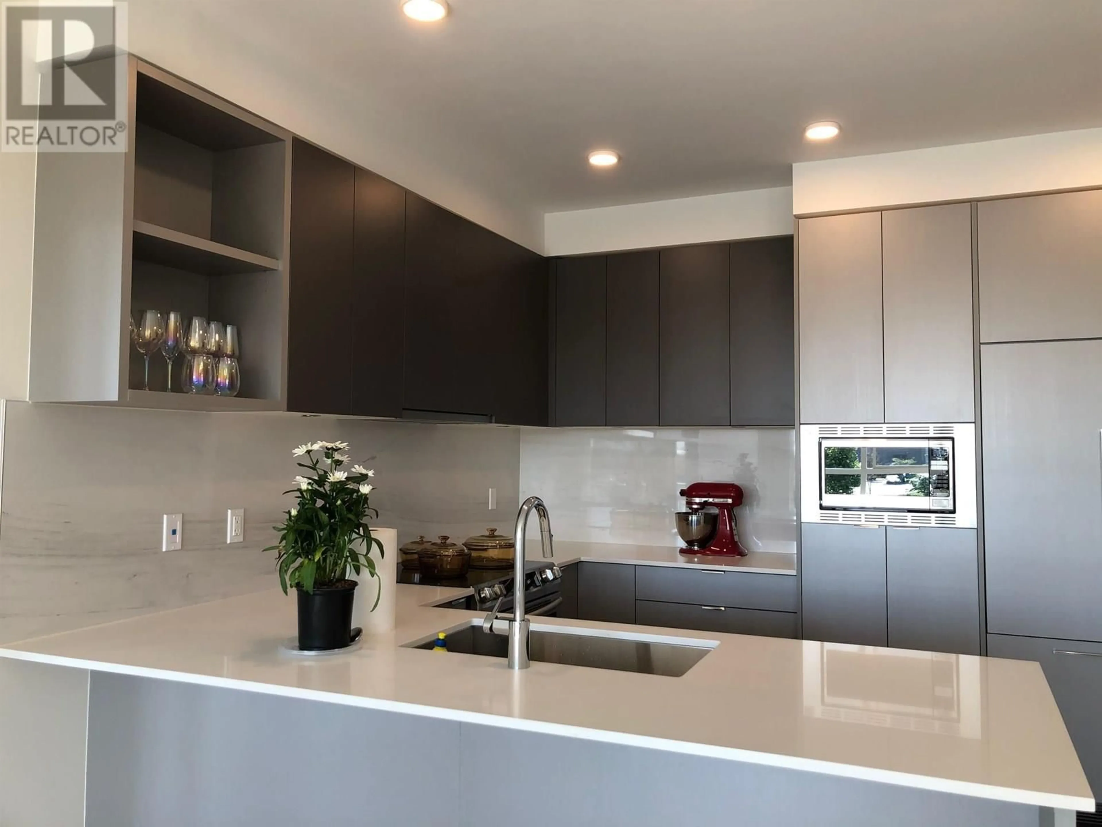 Contemporary kitchen, ceramic/tile floor for 222 - 1892 STARLING DRIVE, Tsawwassen British Columbia V4M0C7