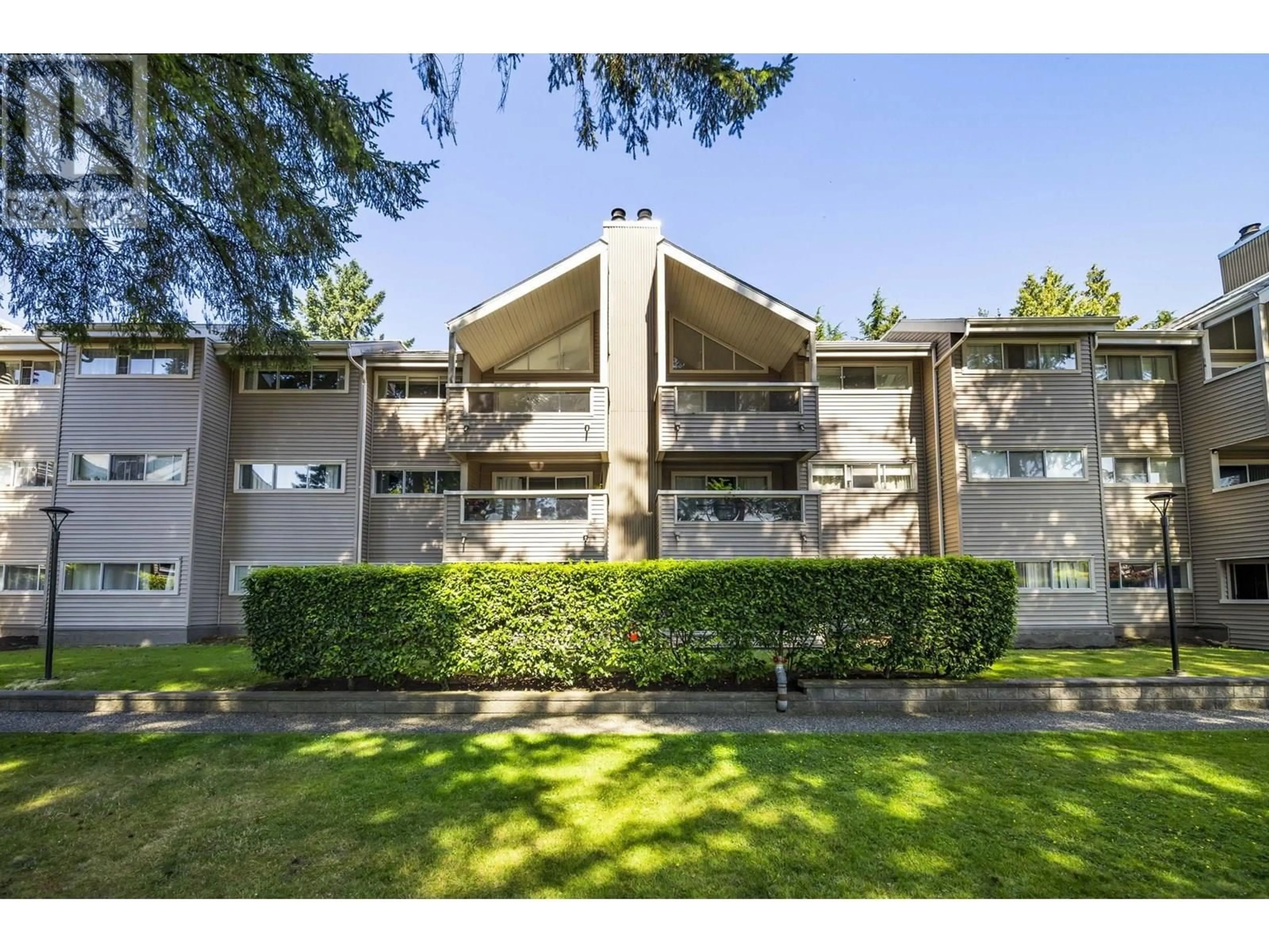 Patio, mountain view for 212 - 932 ROBINSON STREET, Coquitlam British Columbia V3J7R8