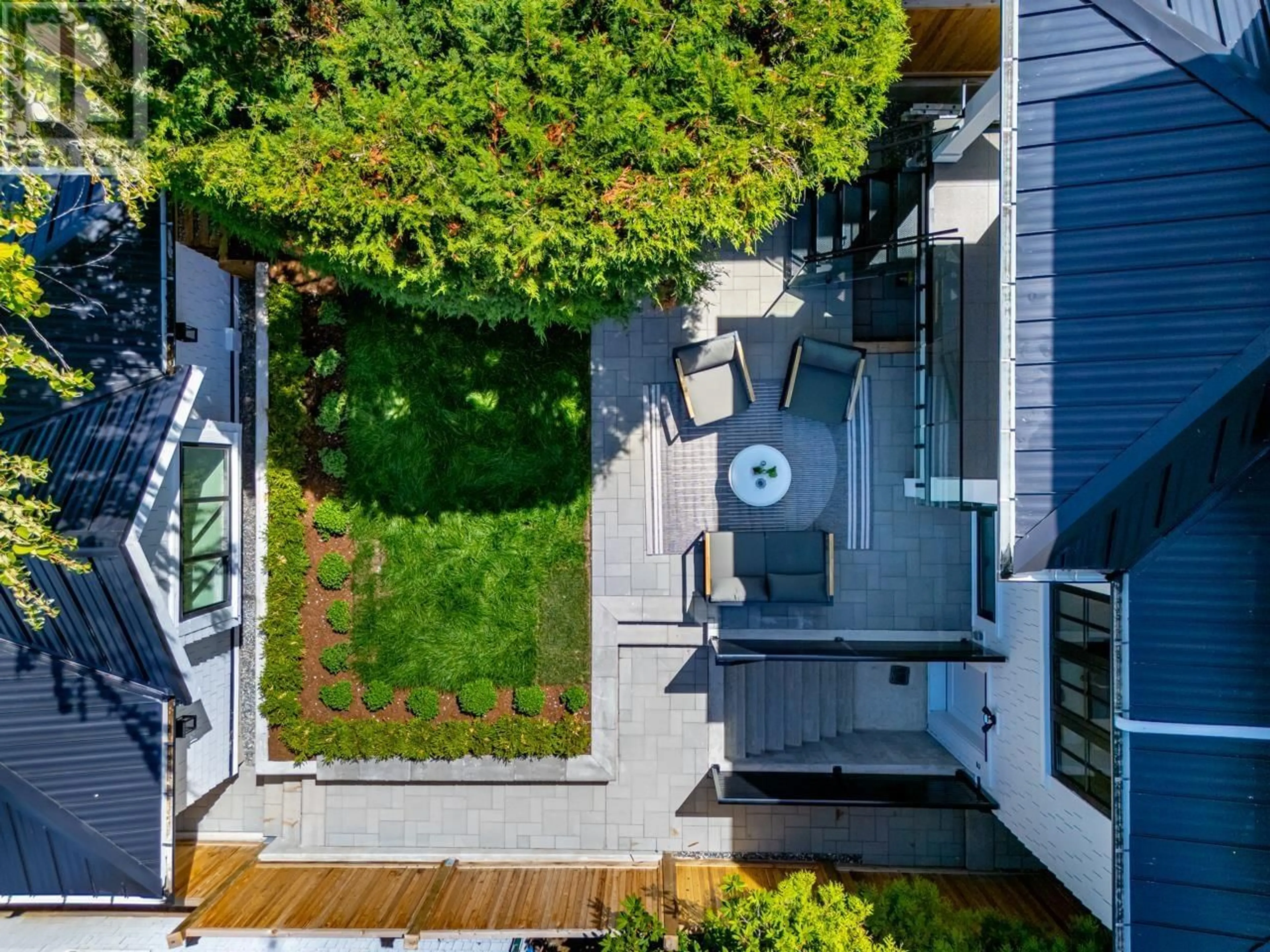 A pic from outside/outdoor area/front of a property/back of a property/a pic from drone, street for 5080 PRINCE EDWARD STREET, Vancouver British Columbia V5W2X2