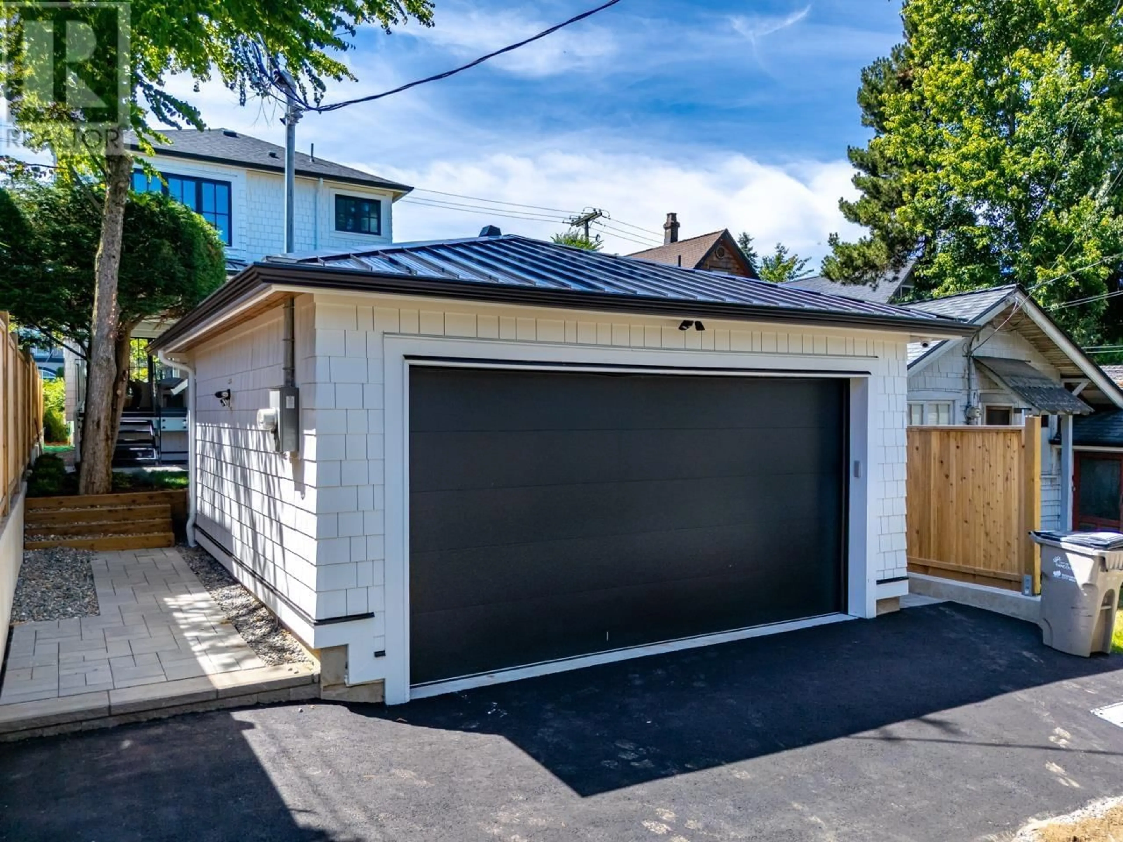 Indoor garage for 5080 PRINCE EDWARD STREET, Vancouver British Columbia V5W2X2