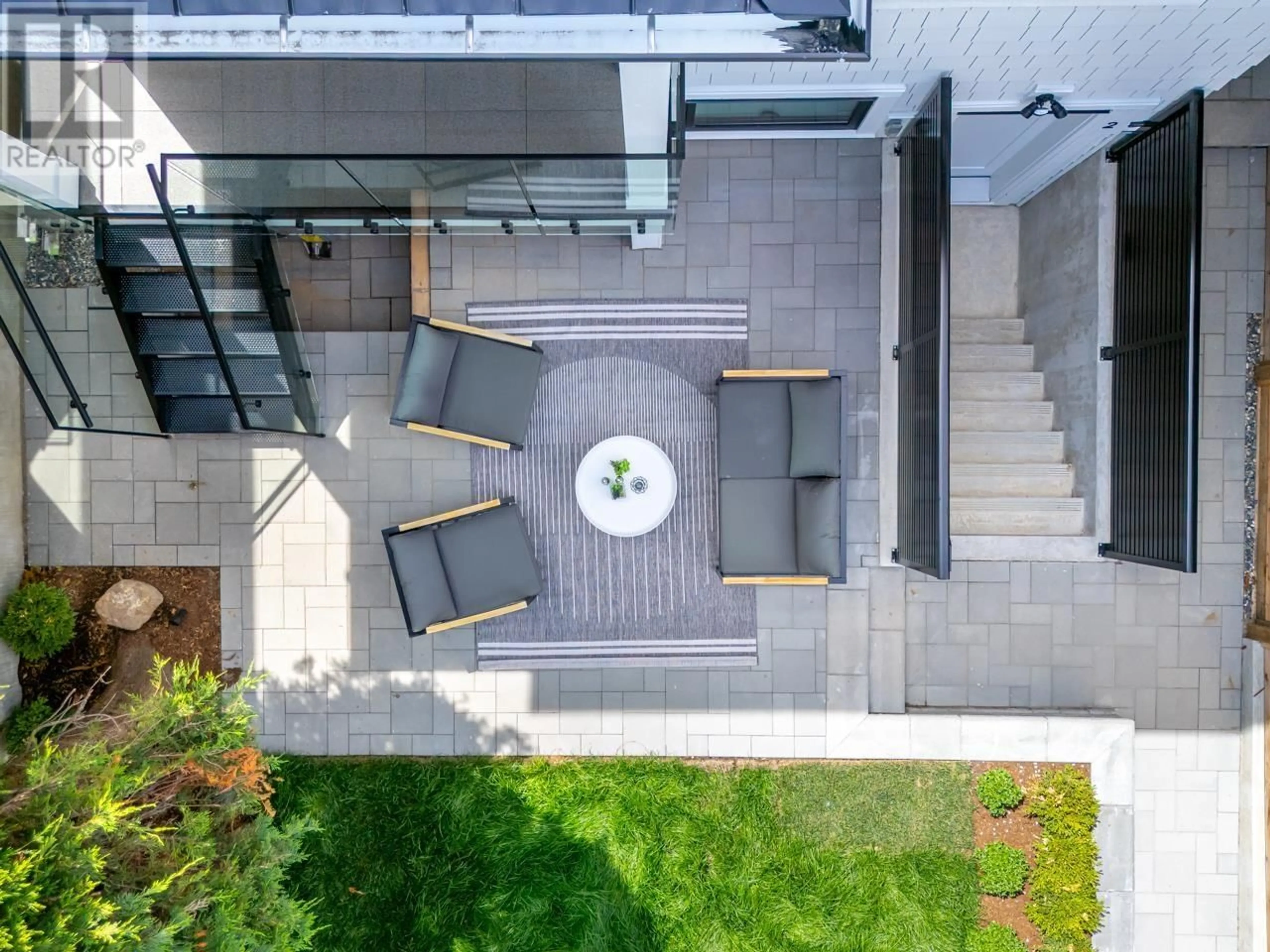 Patio, street for 5080 PRINCE EDWARD STREET, Vancouver British Columbia V5W2X2