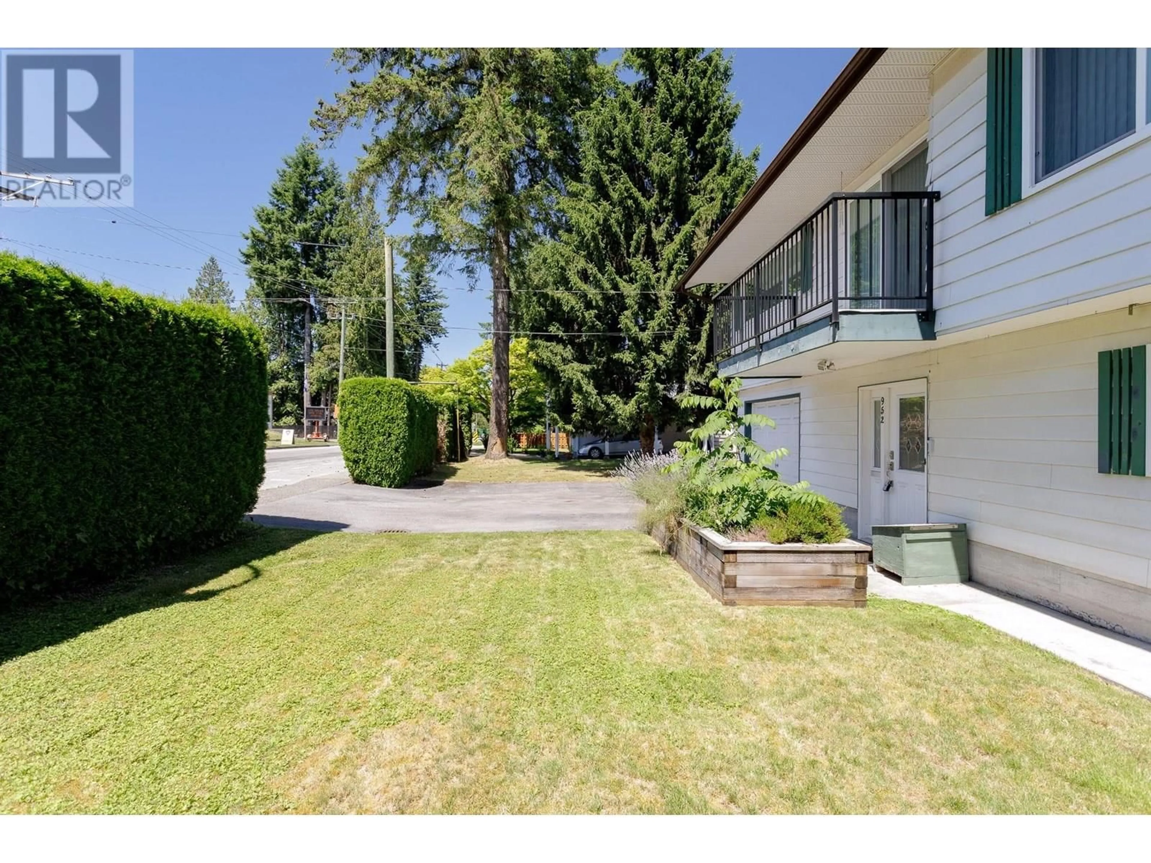 Patio, street for 952 GLENAYRE DRIVE, Port Moody British Columbia V3H1J5