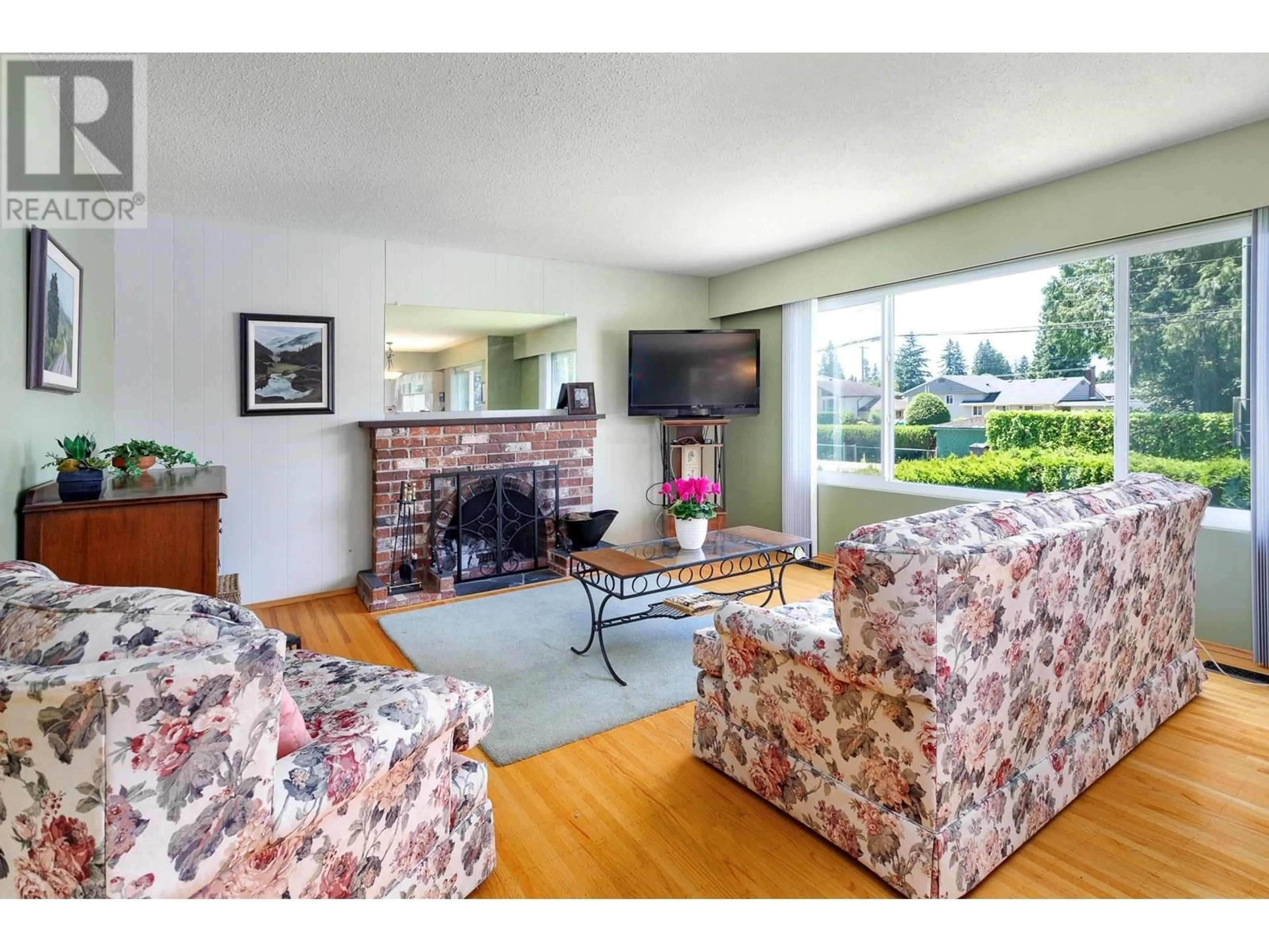 Living room with furniture, unknown for 952 GLENAYRE DRIVE, Port Moody British Columbia V3H1J5