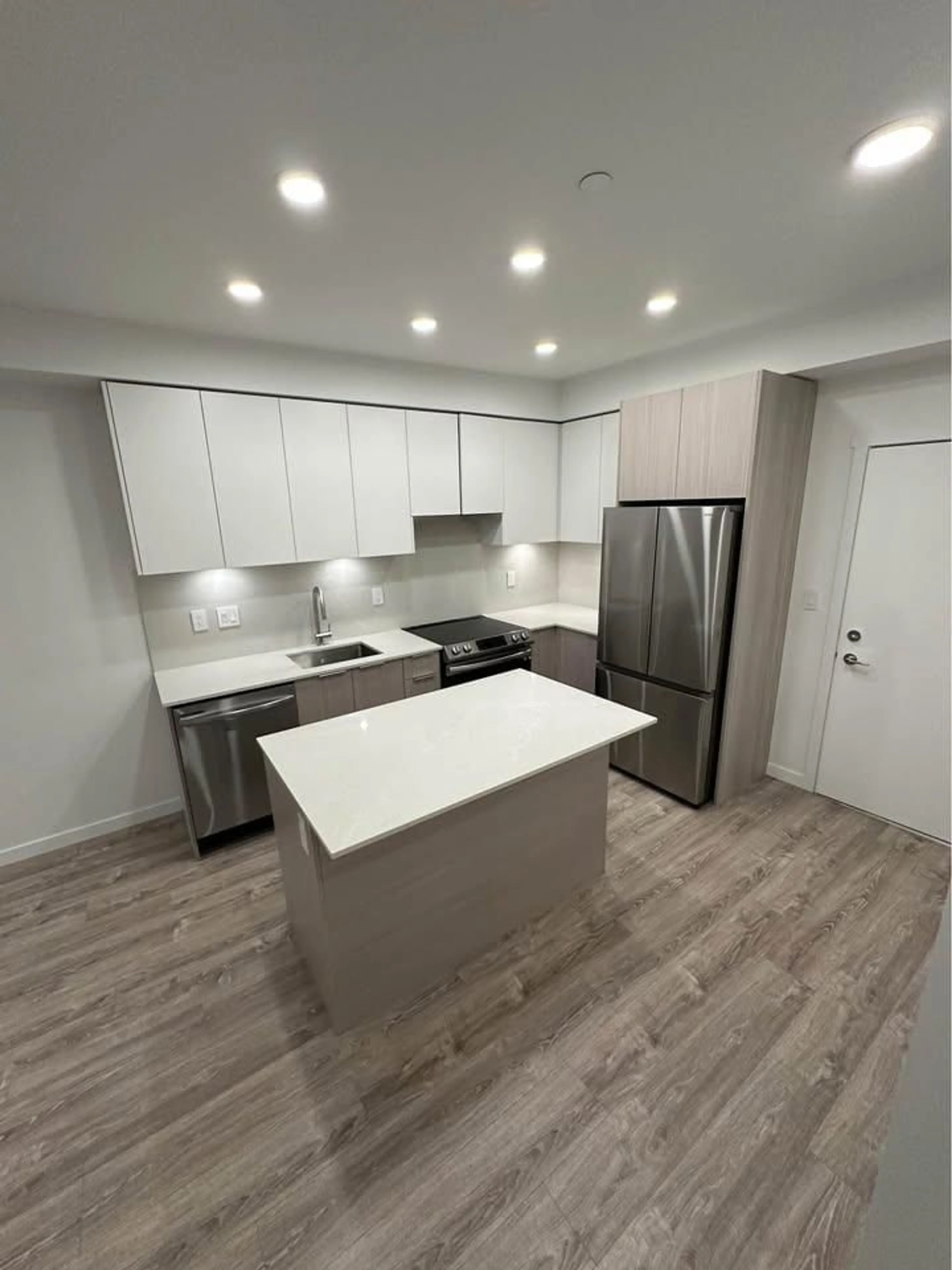 Open concept kitchen, wood/laminate floor for 603 - 13969 96, Surrey British Columbia V3T0S9