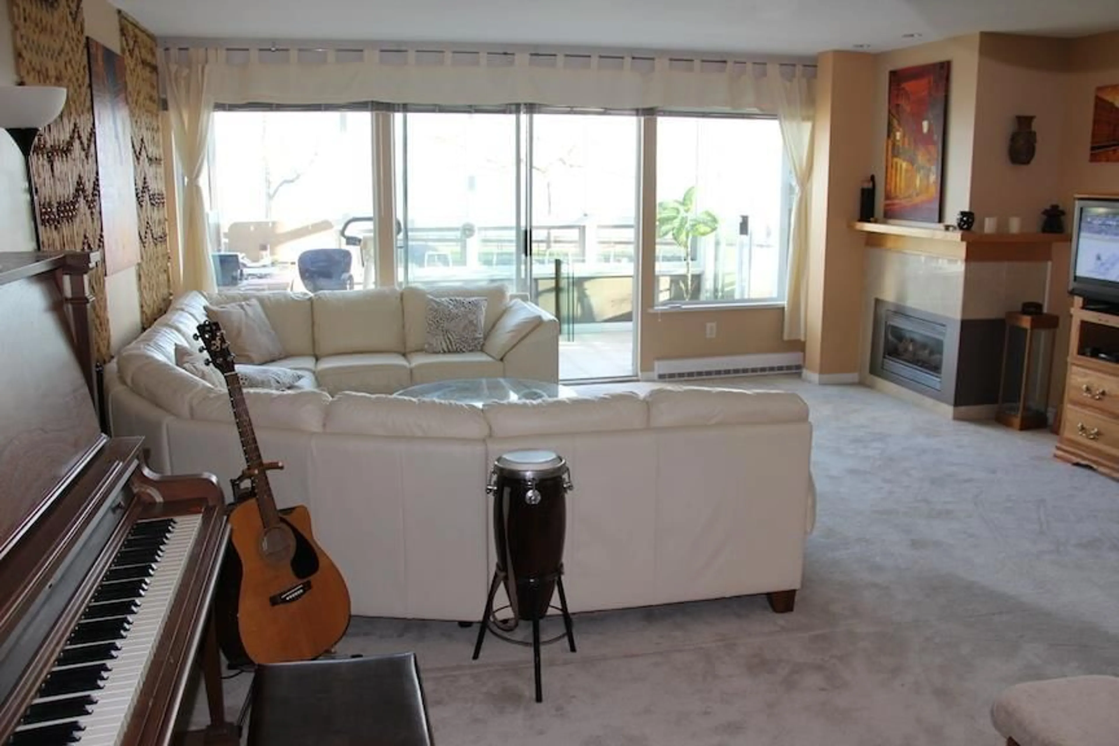 Living room with furniture, unknown for 14831 MARINE, White Rock British Columbia V4B1C1