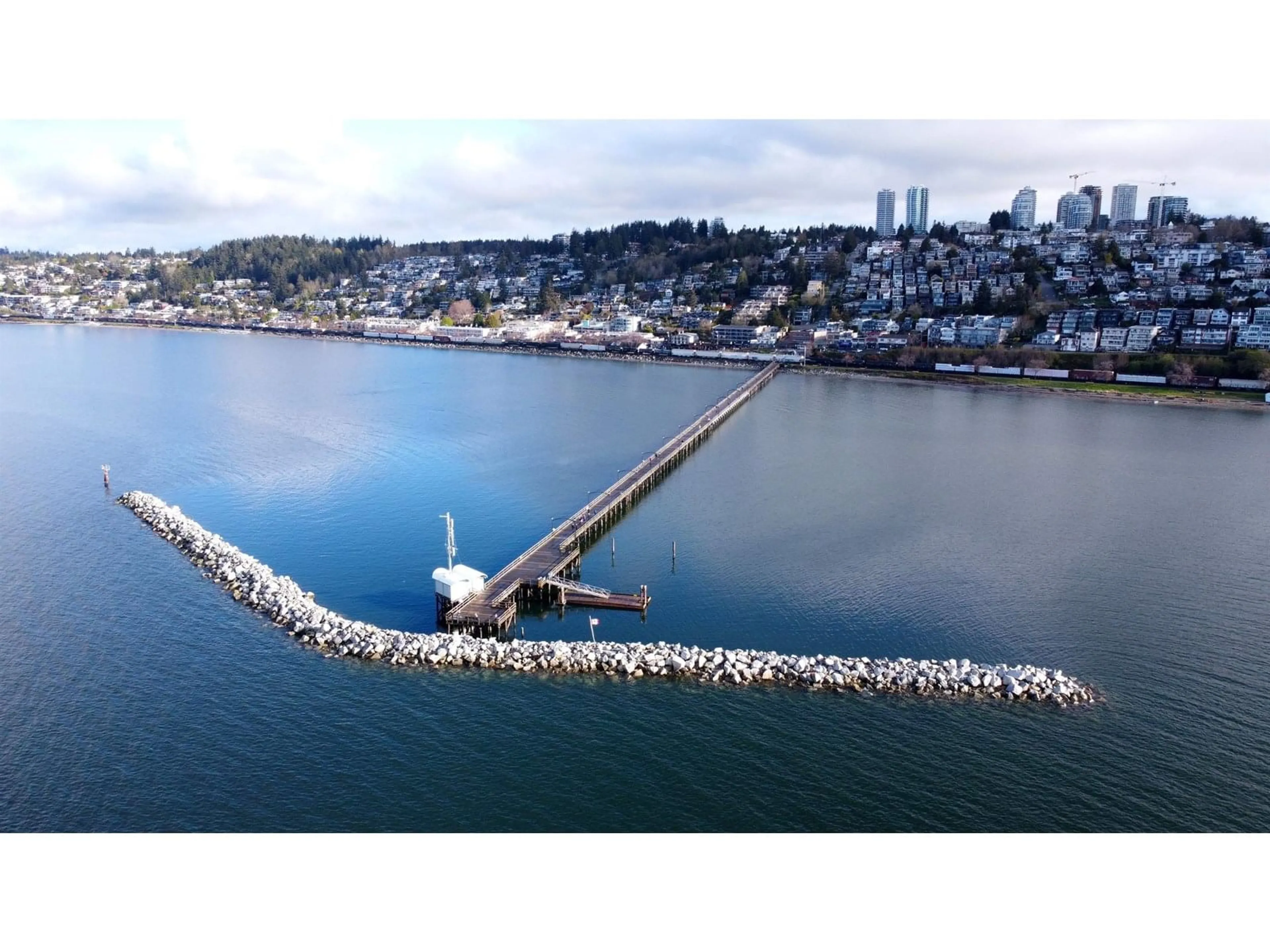Blurry image for 14831 MARINE, White Rock British Columbia V4B1C1