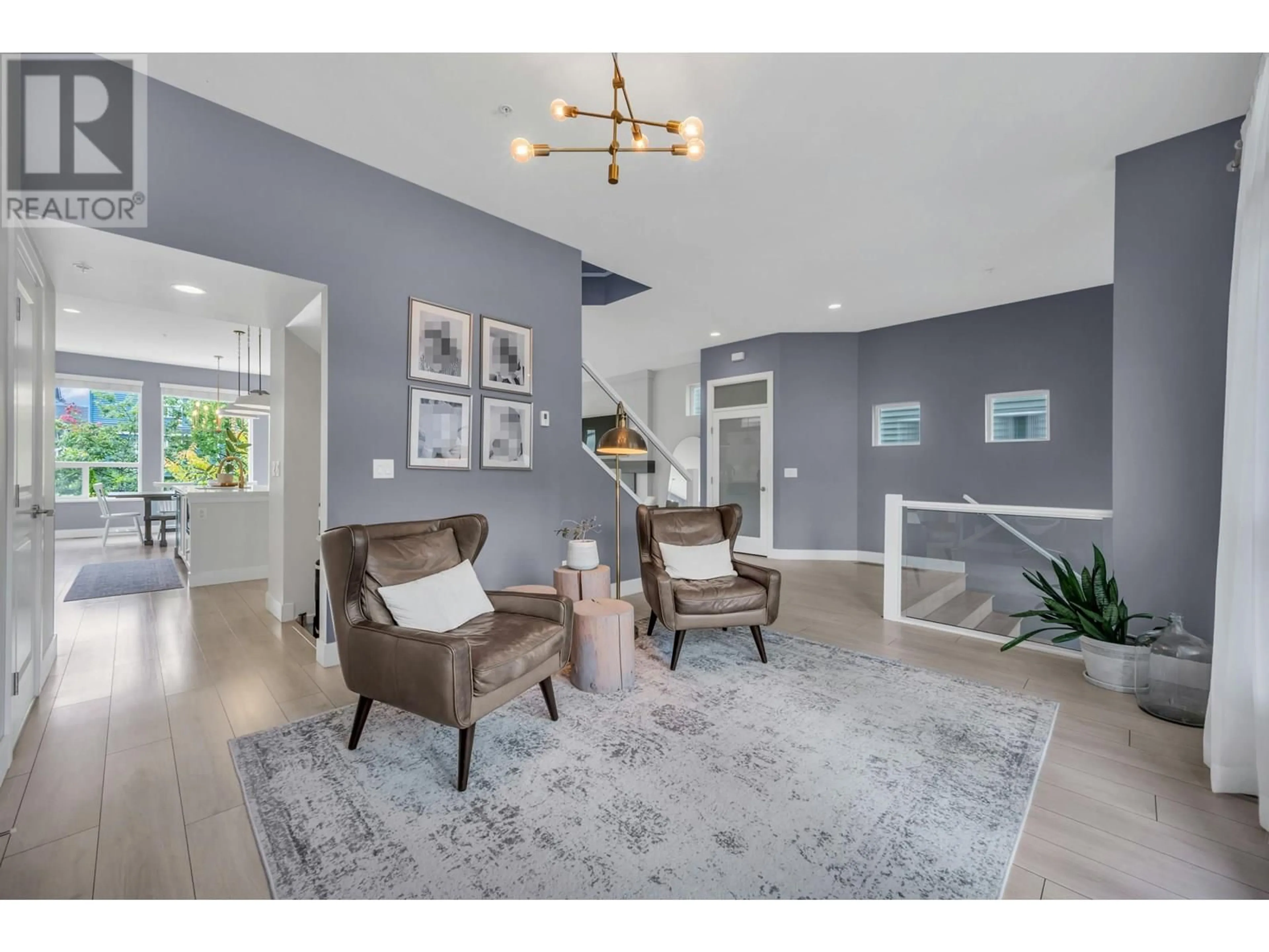 Indoor entryway for 10293 WYNNYK WAY, Maple Ridge British Columbia V2W1G3