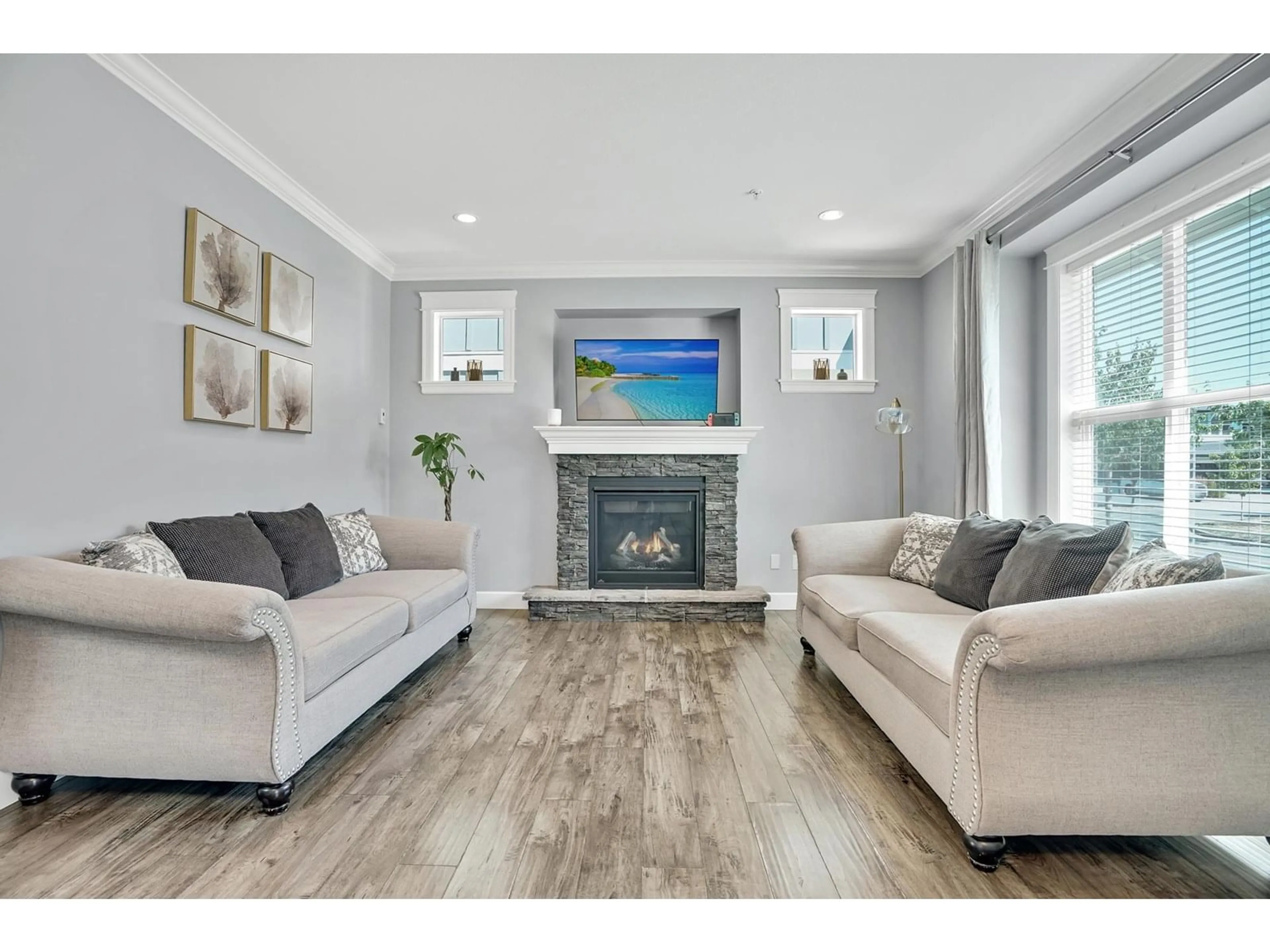 Living room with furniture, unknown for 44763 ANGLERS BOULEVARD, Chilliwack British Columbia V2R0X7