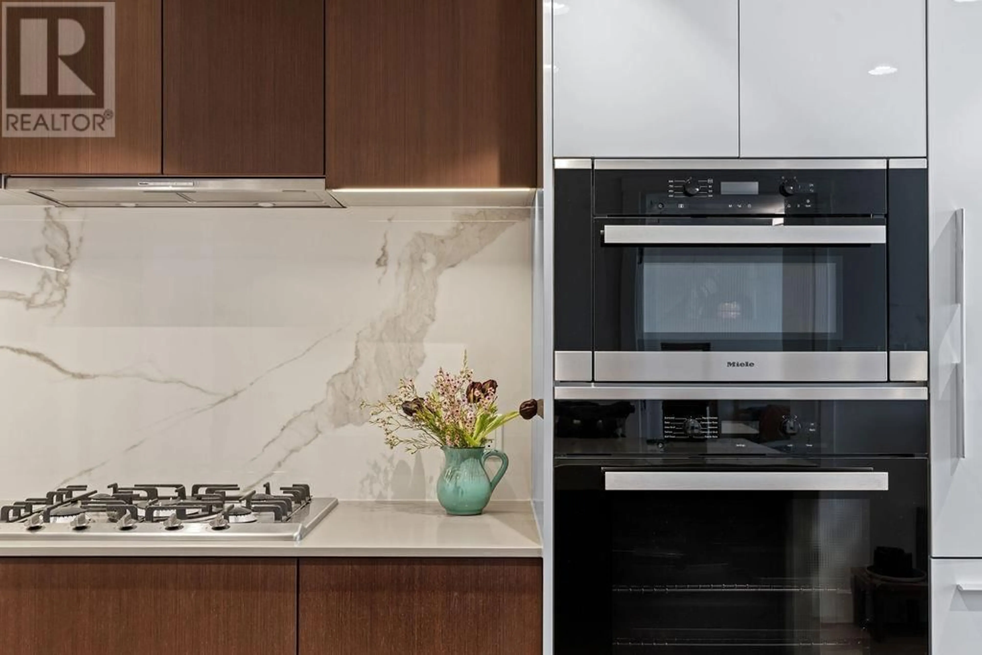 Contemporary kitchen, ceramic/tile floor for 802 - 1632 LIONS GATE LANE, North Vancouver British Columbia V7P0E2