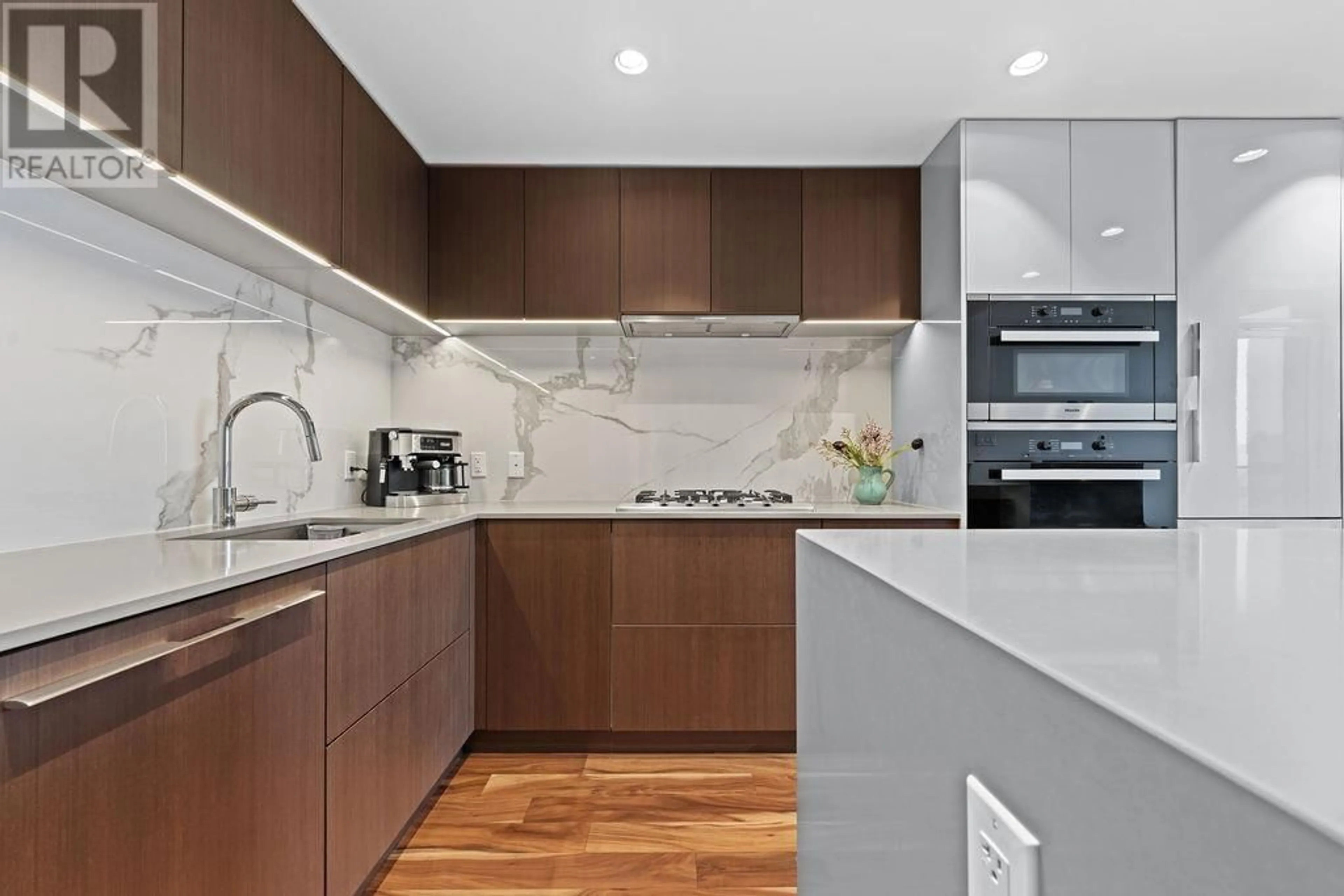 Contemporary kitchen, ceramic/tile floor for 802 - 1632 LIONS GATE LANE, North Vancouver British Columbia V7P0E2