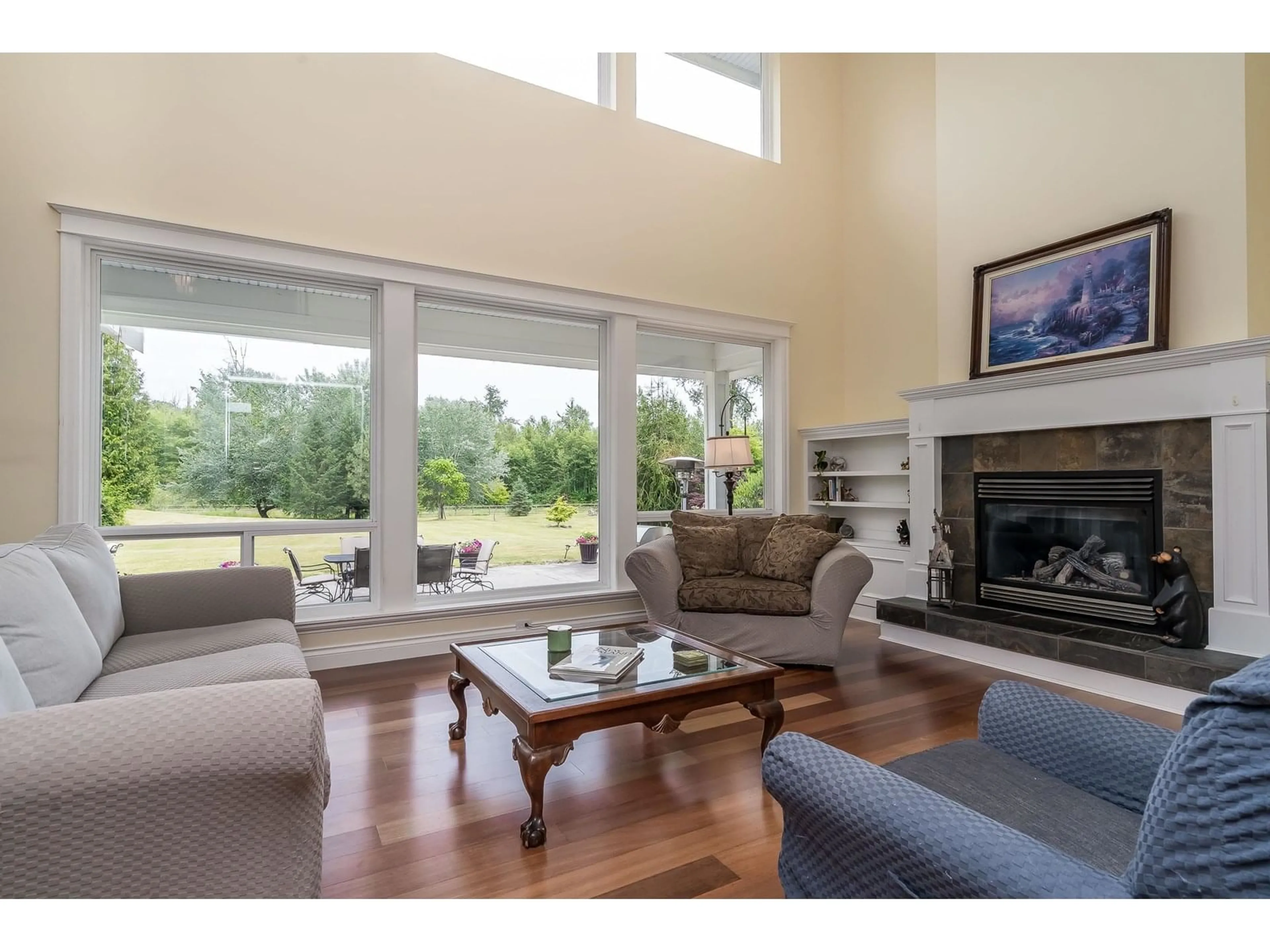 Living room with furniture, wood/laminate floor for 1192 212, Langley British Columbia V2Z1T1