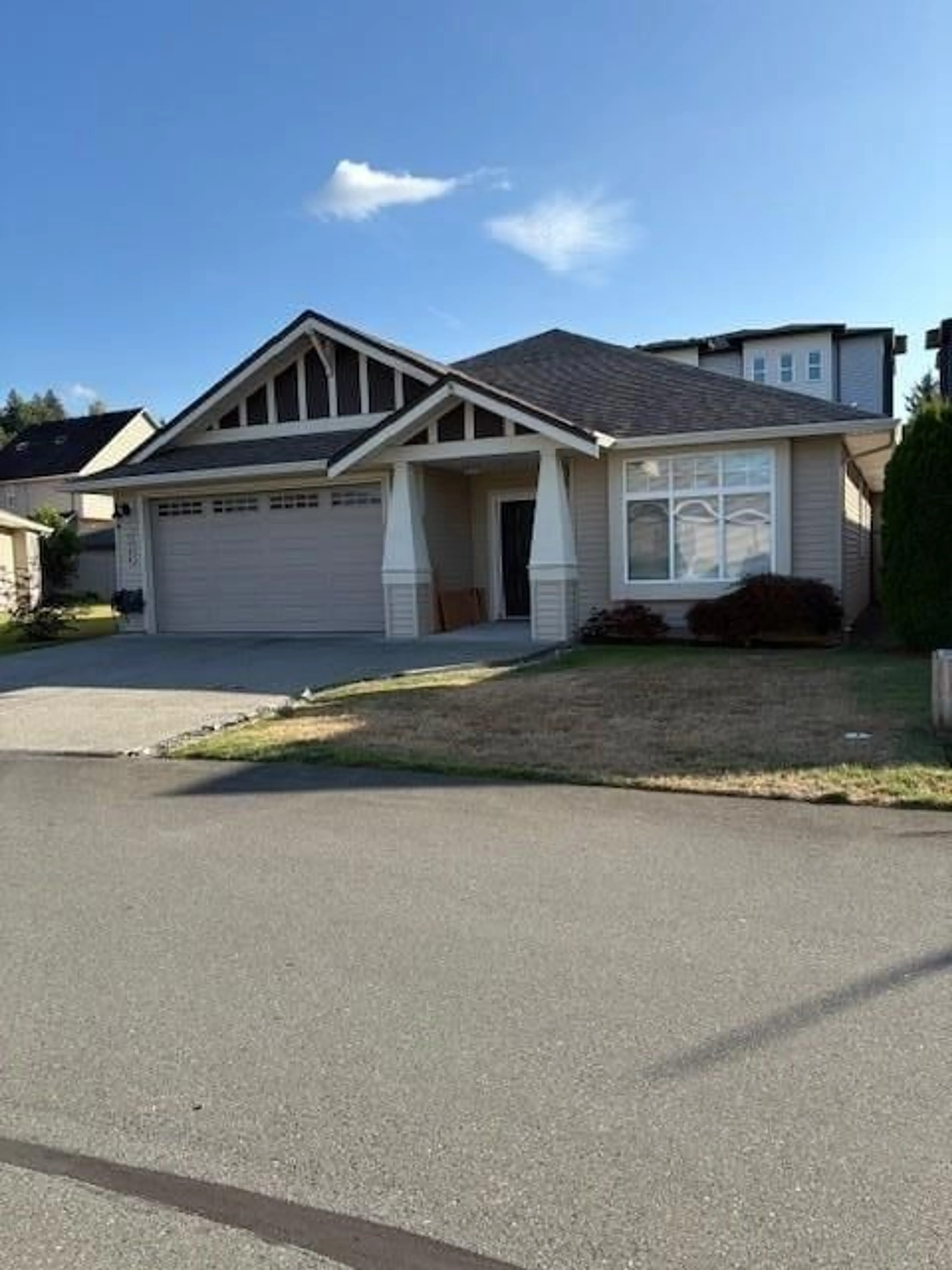 Home with vinyl exterior material, street for 6000 HUNTER CREEK CRESCENT, Chilliwack British Columbia V2R0B7