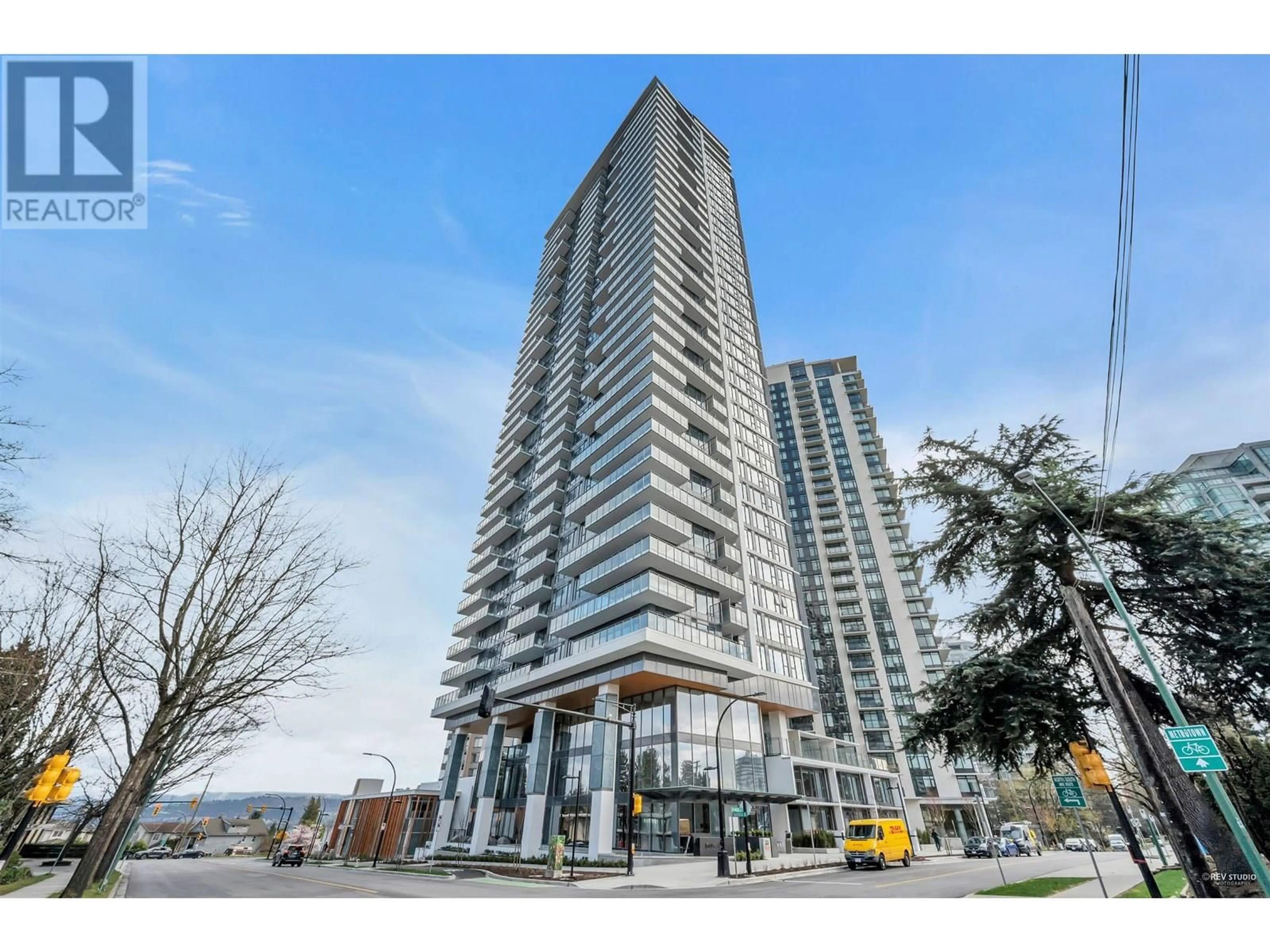 Indoor foyer for 2707 - 4711 HAZEL STREET, Burnaby British Columbia V5H0J9