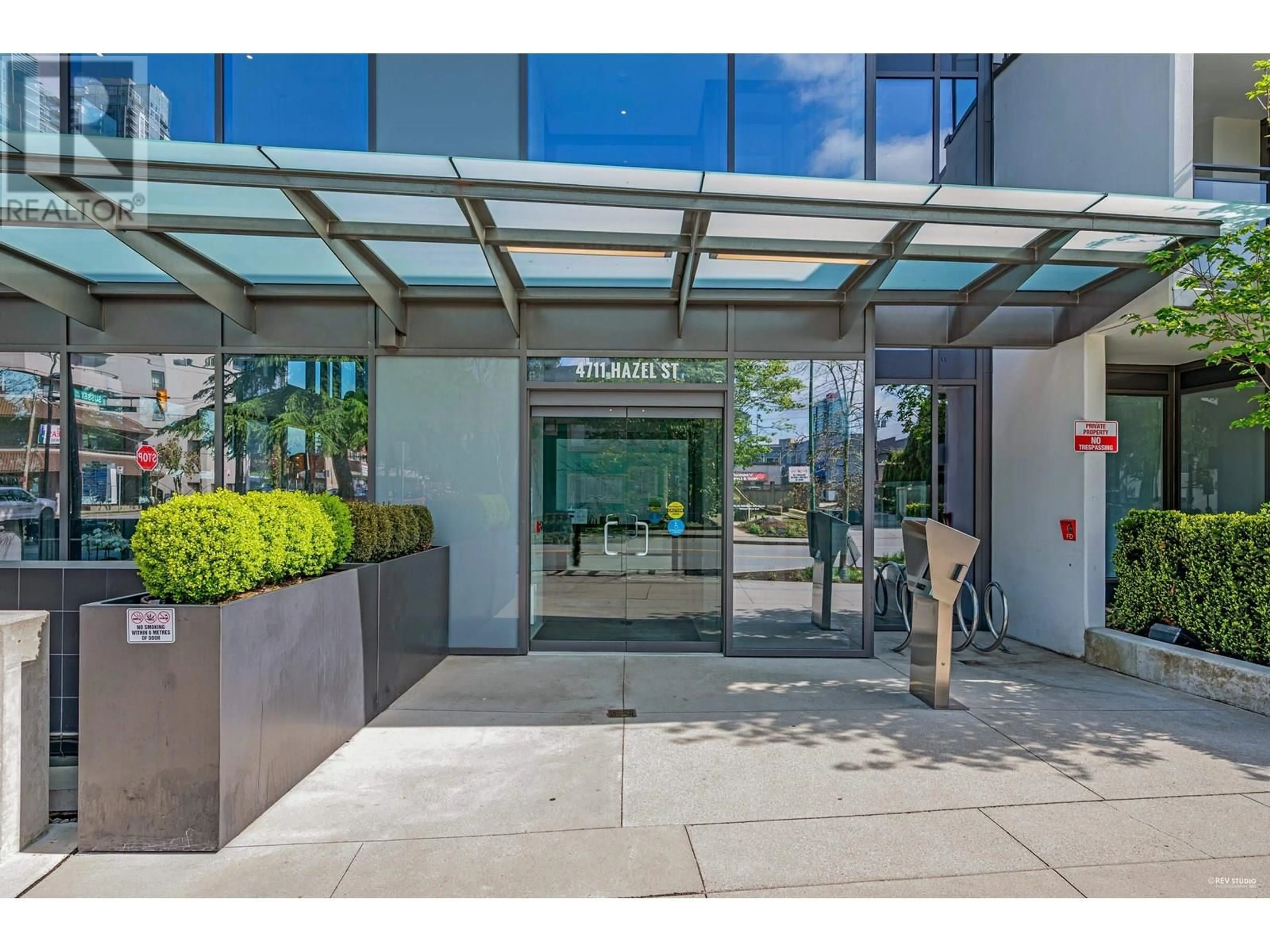 Indoor foyer for 2707 - 4711 HAZEL STREET, Burnaby British Columbia V5H0J9