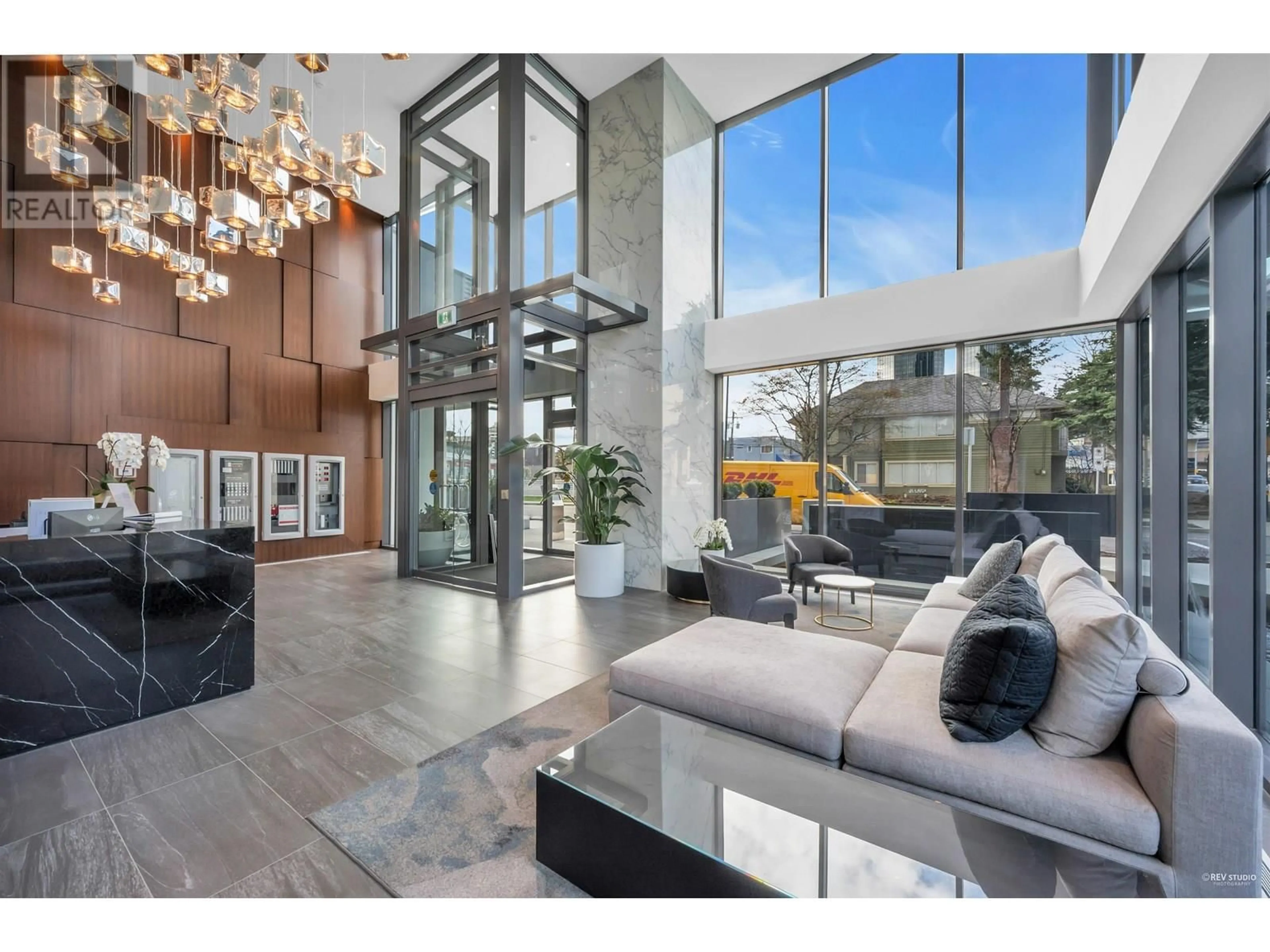 Indoor foyer for 2707 - 4711 HAZEL STREET, Burnaby British Columbia V5H0J9
