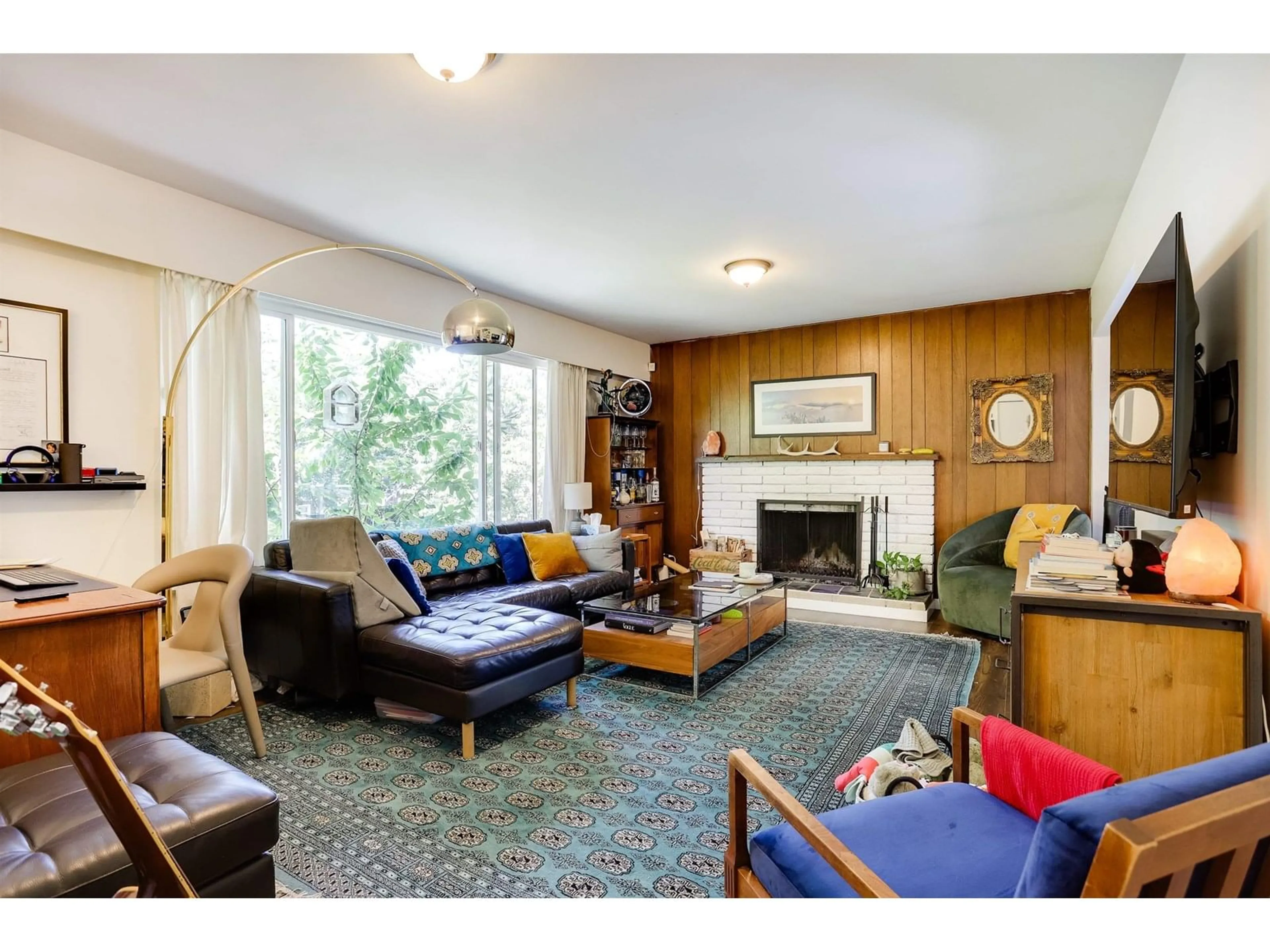 Living room with furniture, unknown for 2682 PARKWAY, Surrey British Columbia V4P1E8