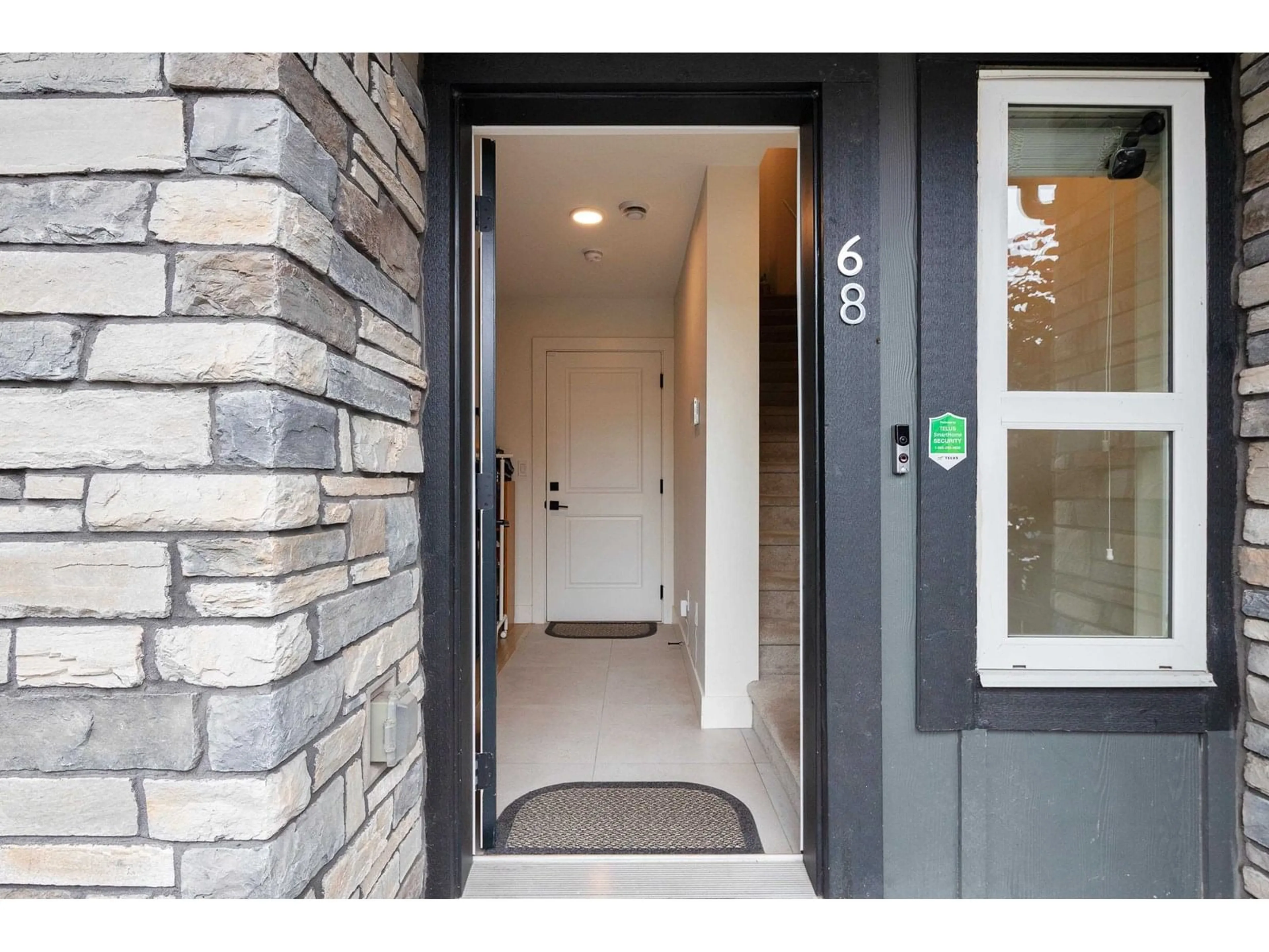 Indoor entryway for 68 - 19255 ALOHA, Surrey British Columbia V4N6T8