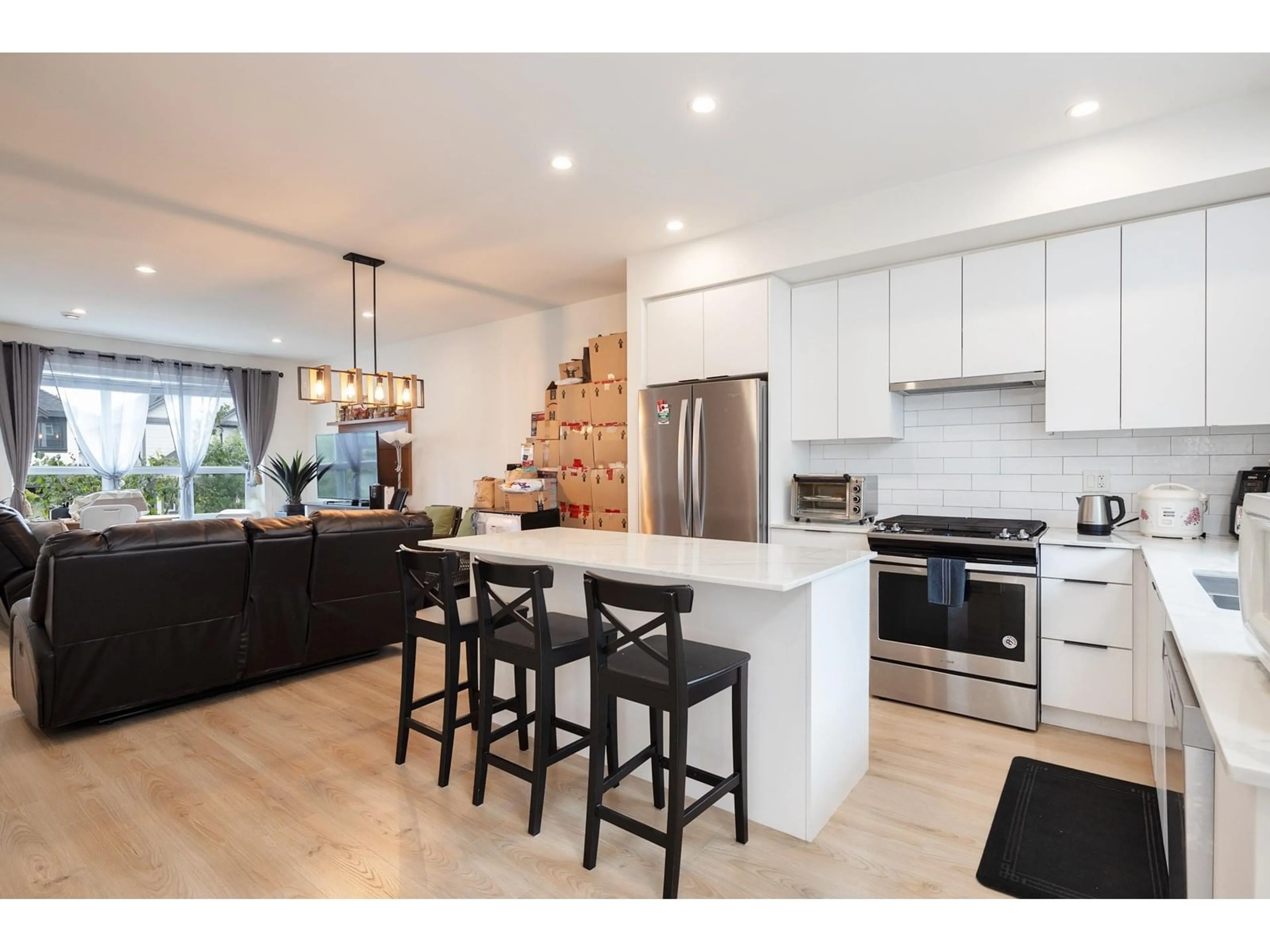 Open concept kitchen, unknown for 68 - 19255 ALOHA, Surrey British Columbia V4N6T8