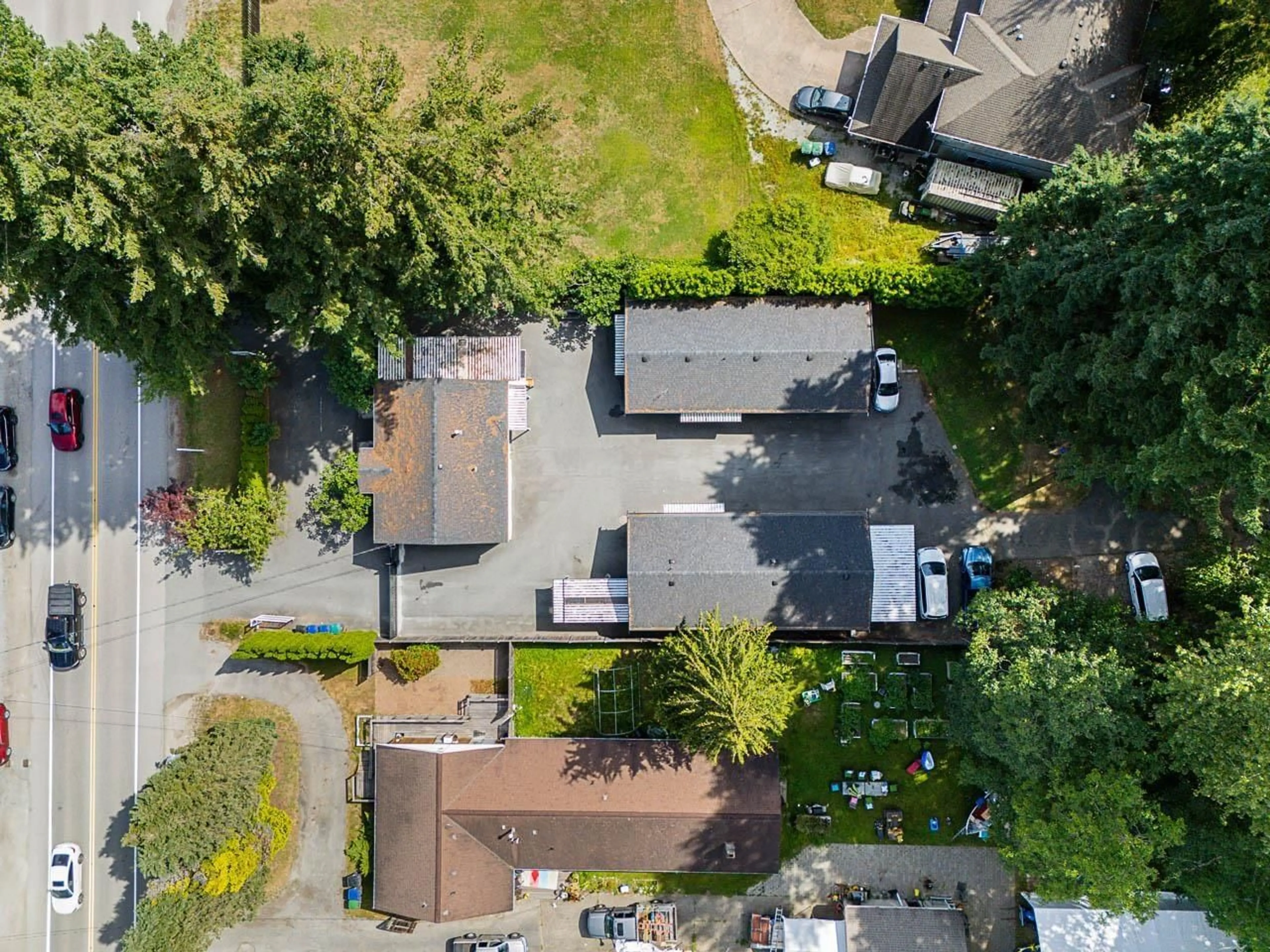 A pic from outside/outdoor area/front of a property/back of a property/a pic from drone, street for 8543 144, Surrey British Columbia V3W5T8