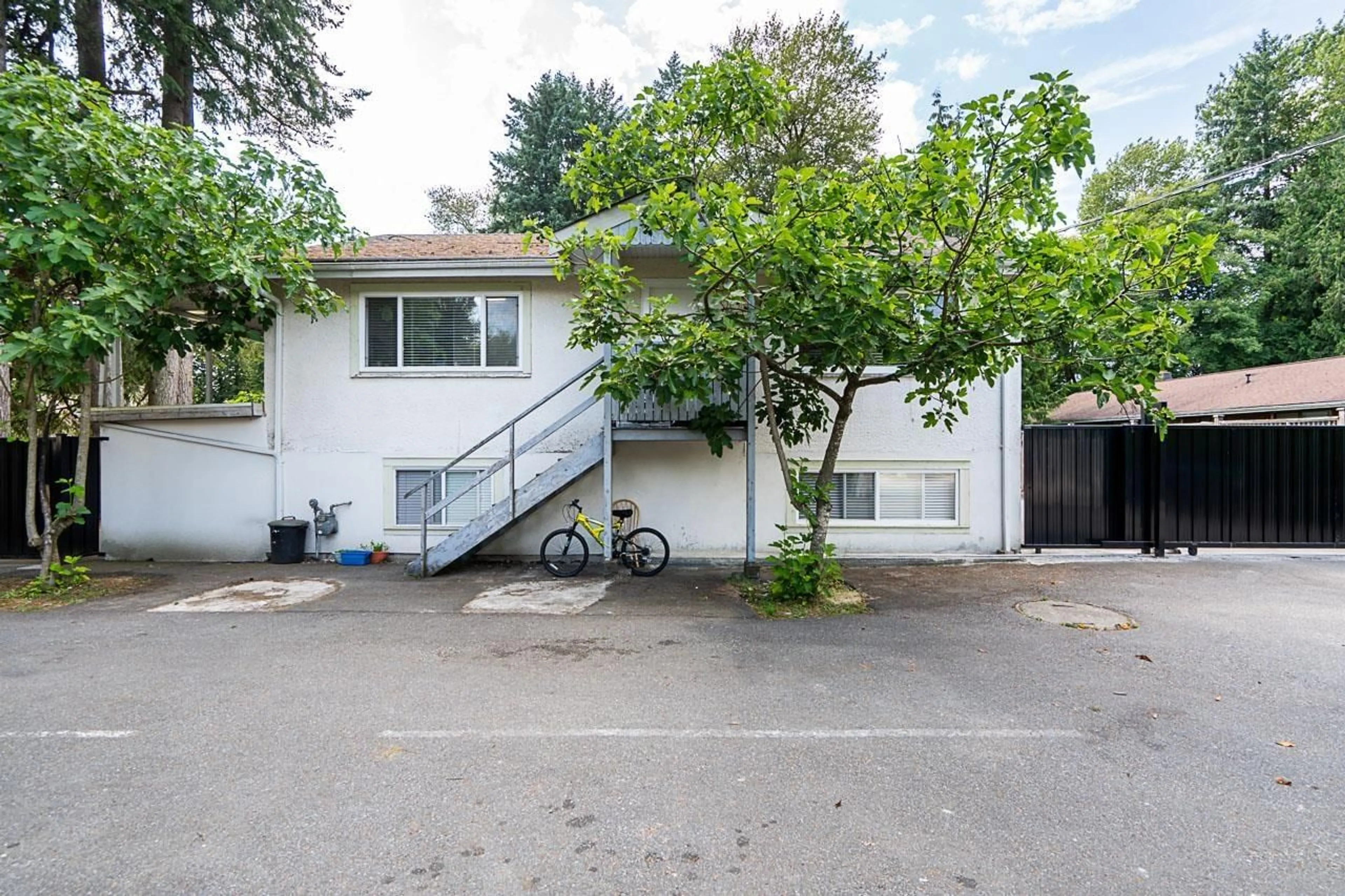 Unknown for 8543 144, Surrey British Columbia V3W5T8