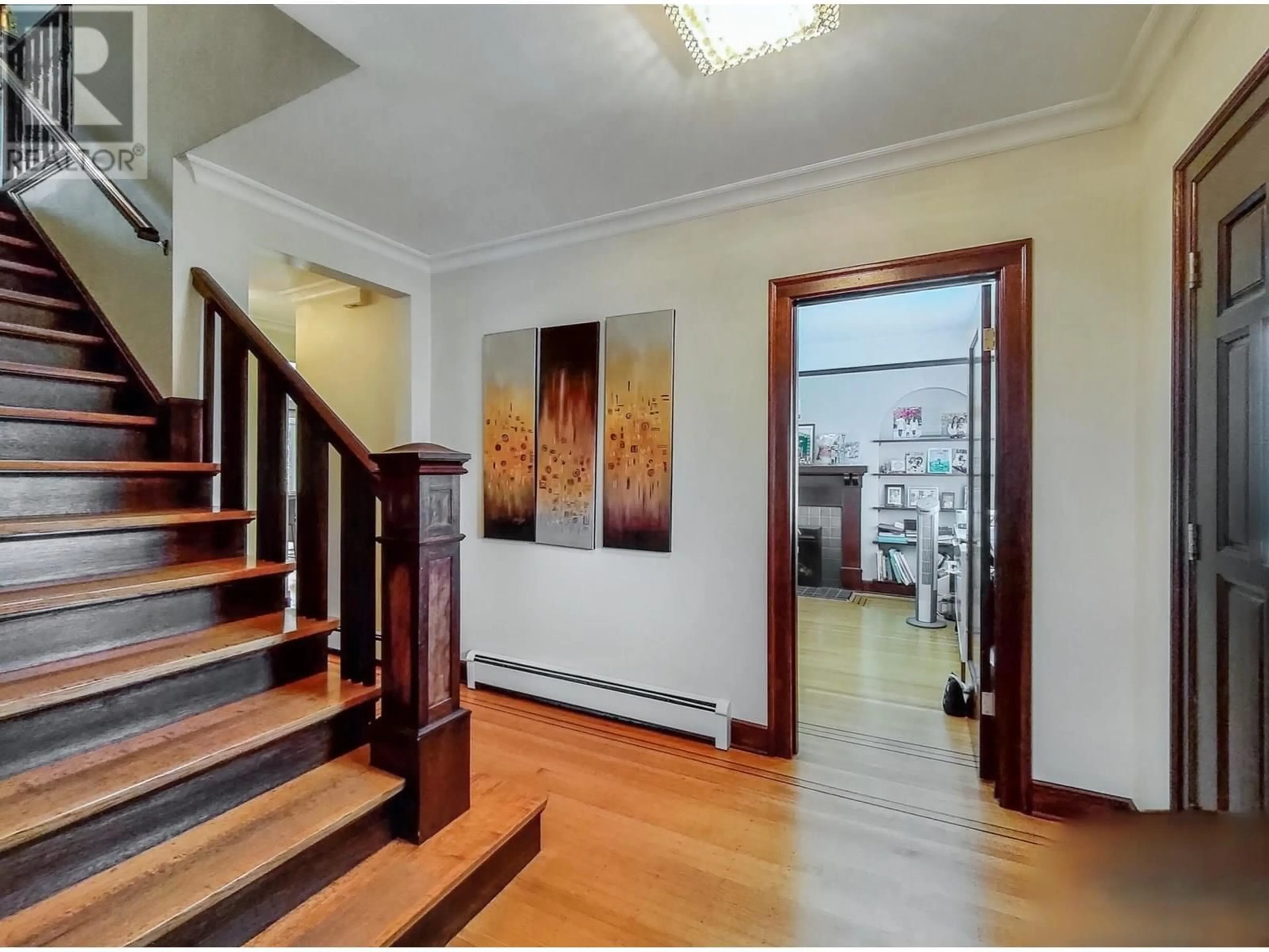 Indoor foyer for 3521 39TH AVENUE, Vancouver British Columbia V6N3A4