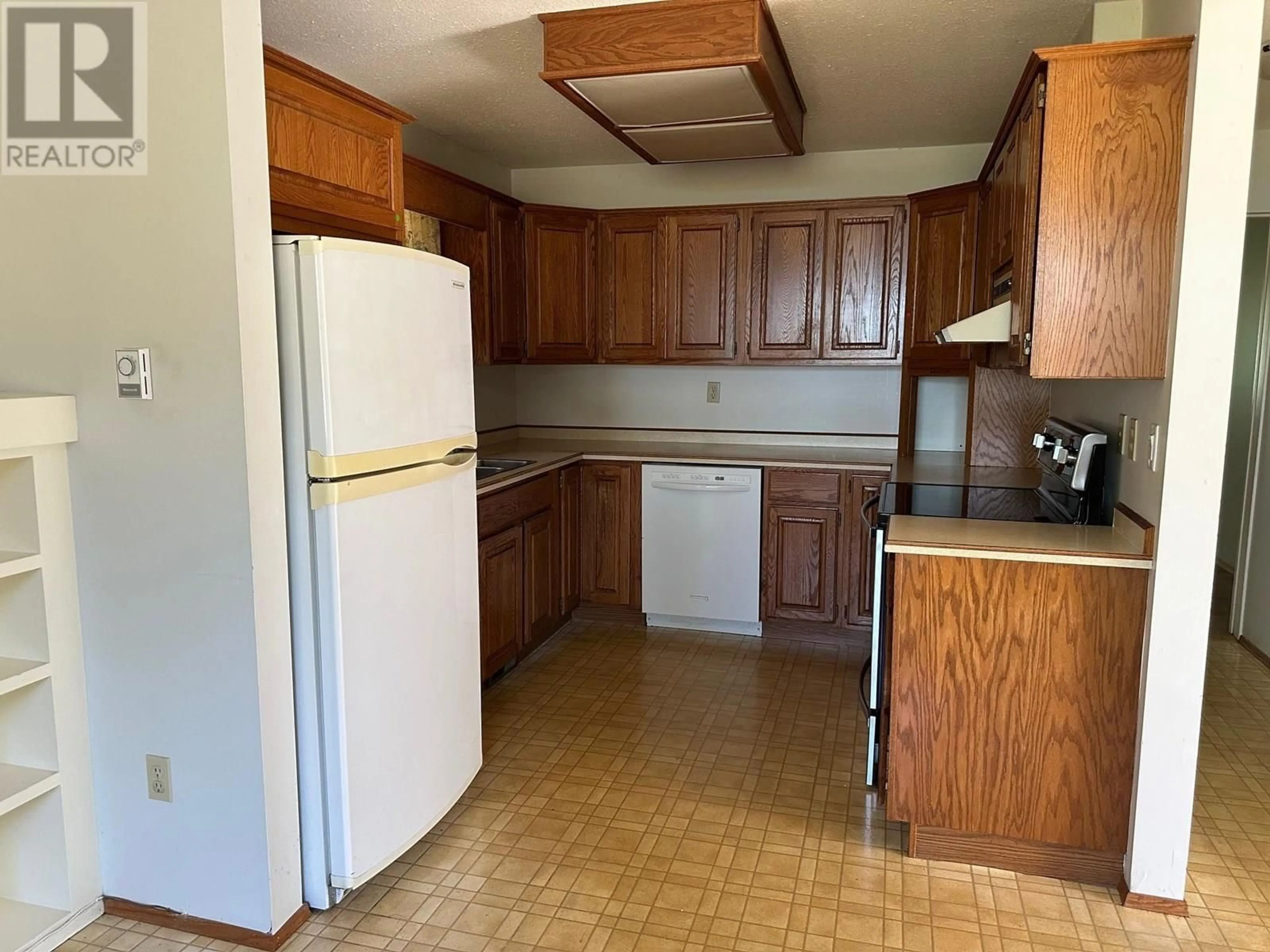 Standard kitchen, unknown for 442 16TH STREET, North Vancouver British Columbia V7L2T5