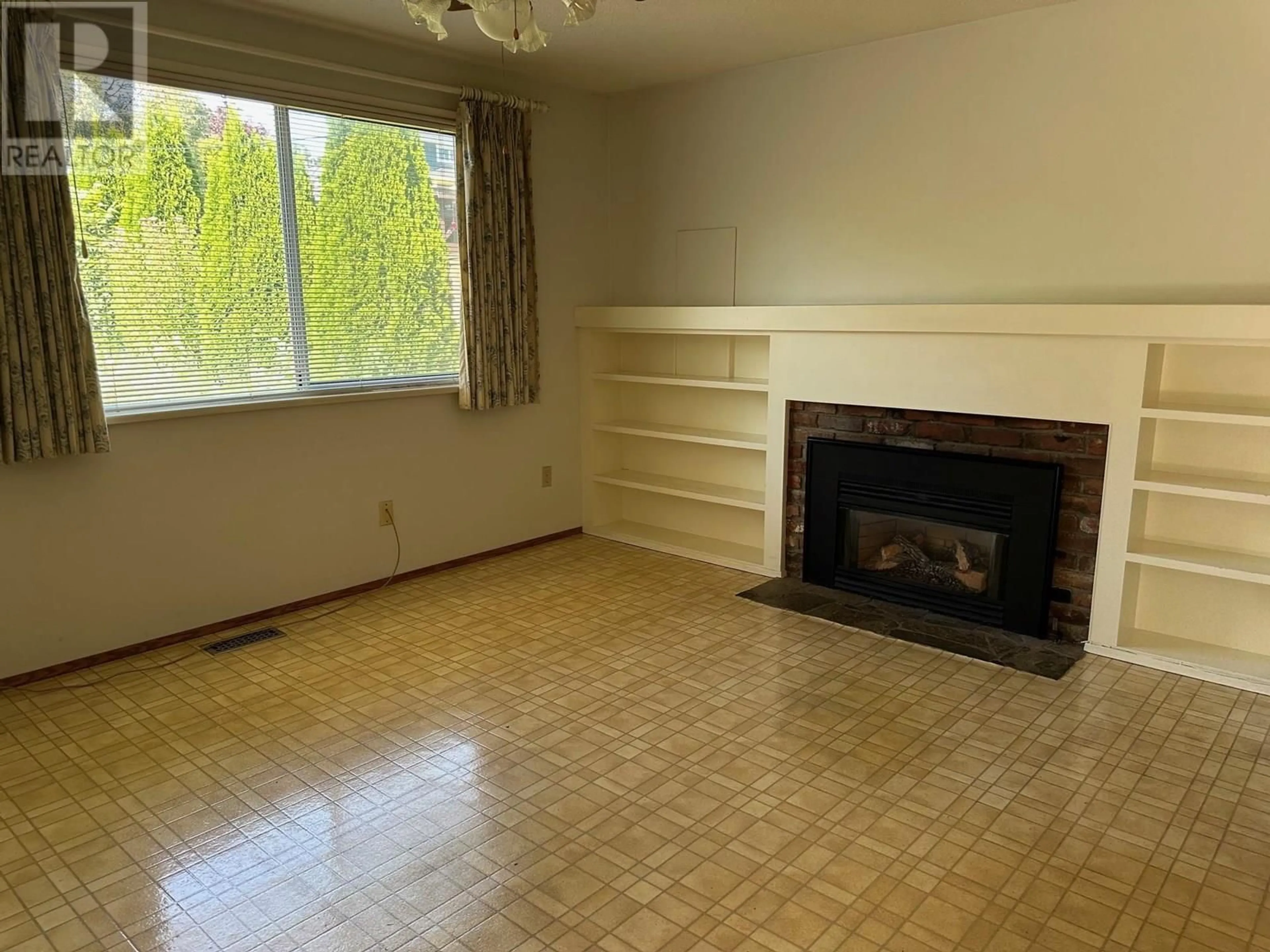 A pic of a room for 442 16TH STREET, North Vancouver British Columbia V7L2T5