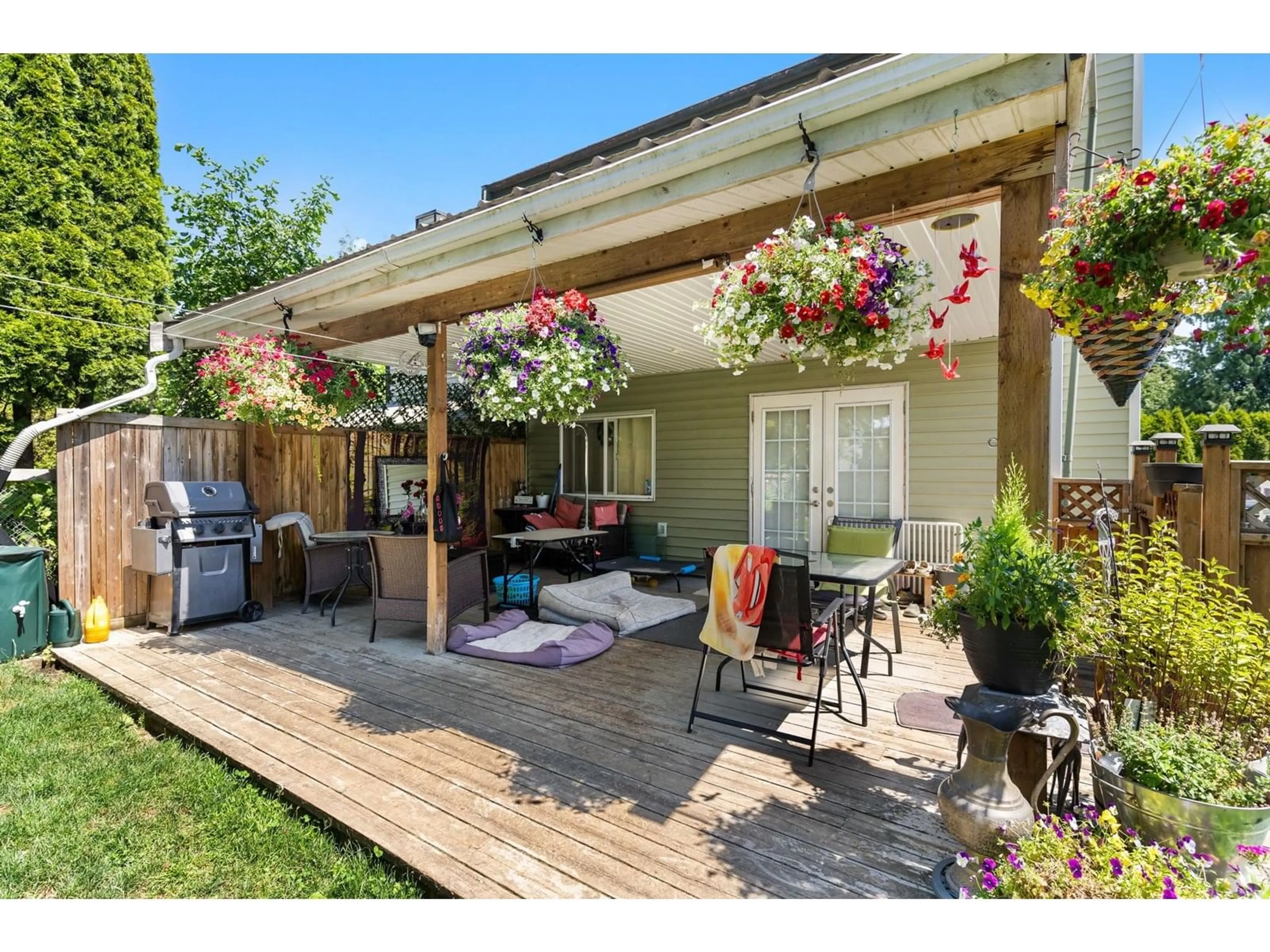 Patio, street for 5343 199A, Langley British Columbia V3A6V2