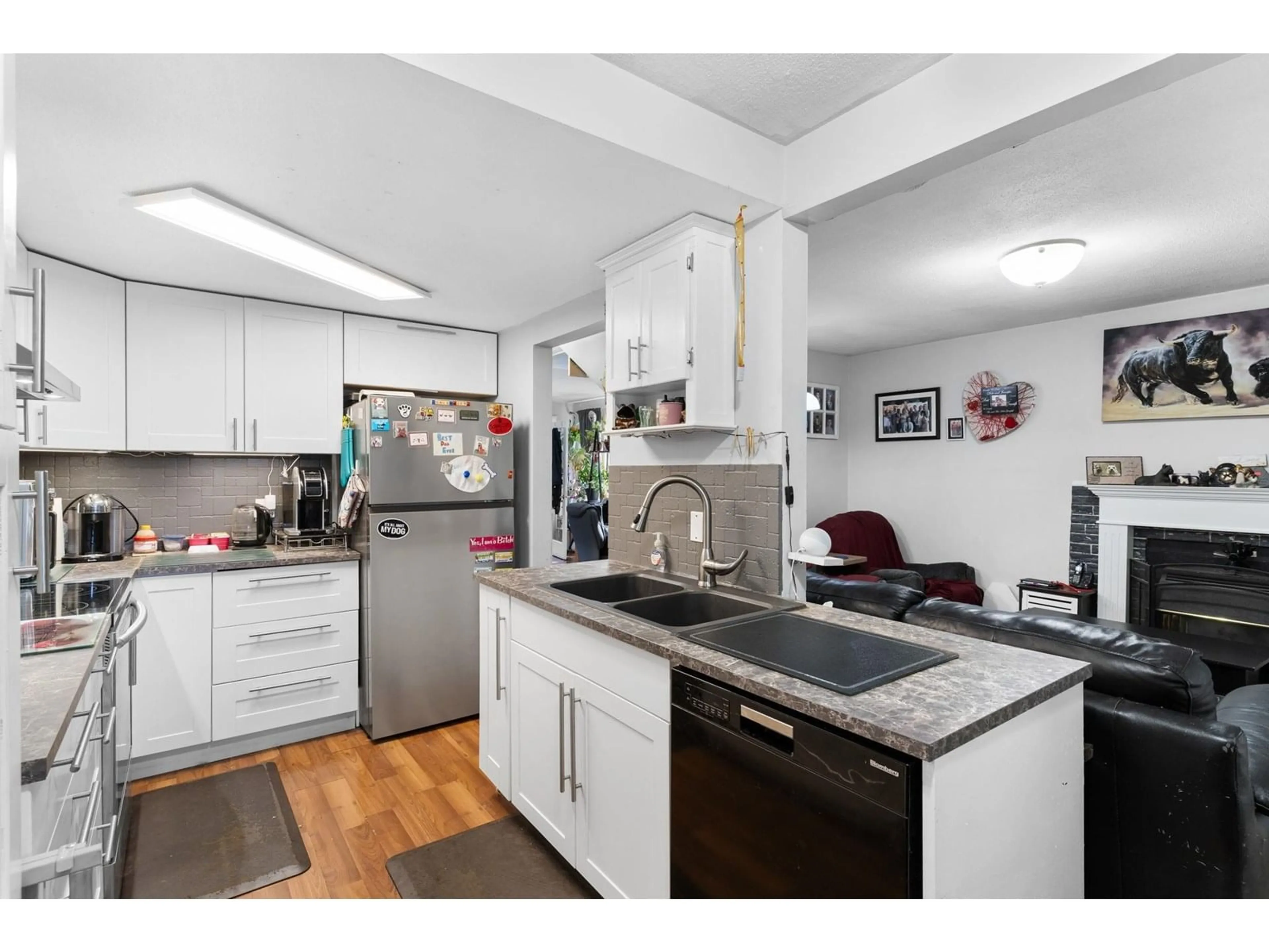Open concept kitchen, unknown for 5343 199A, Langley British Columbia V3A6V2