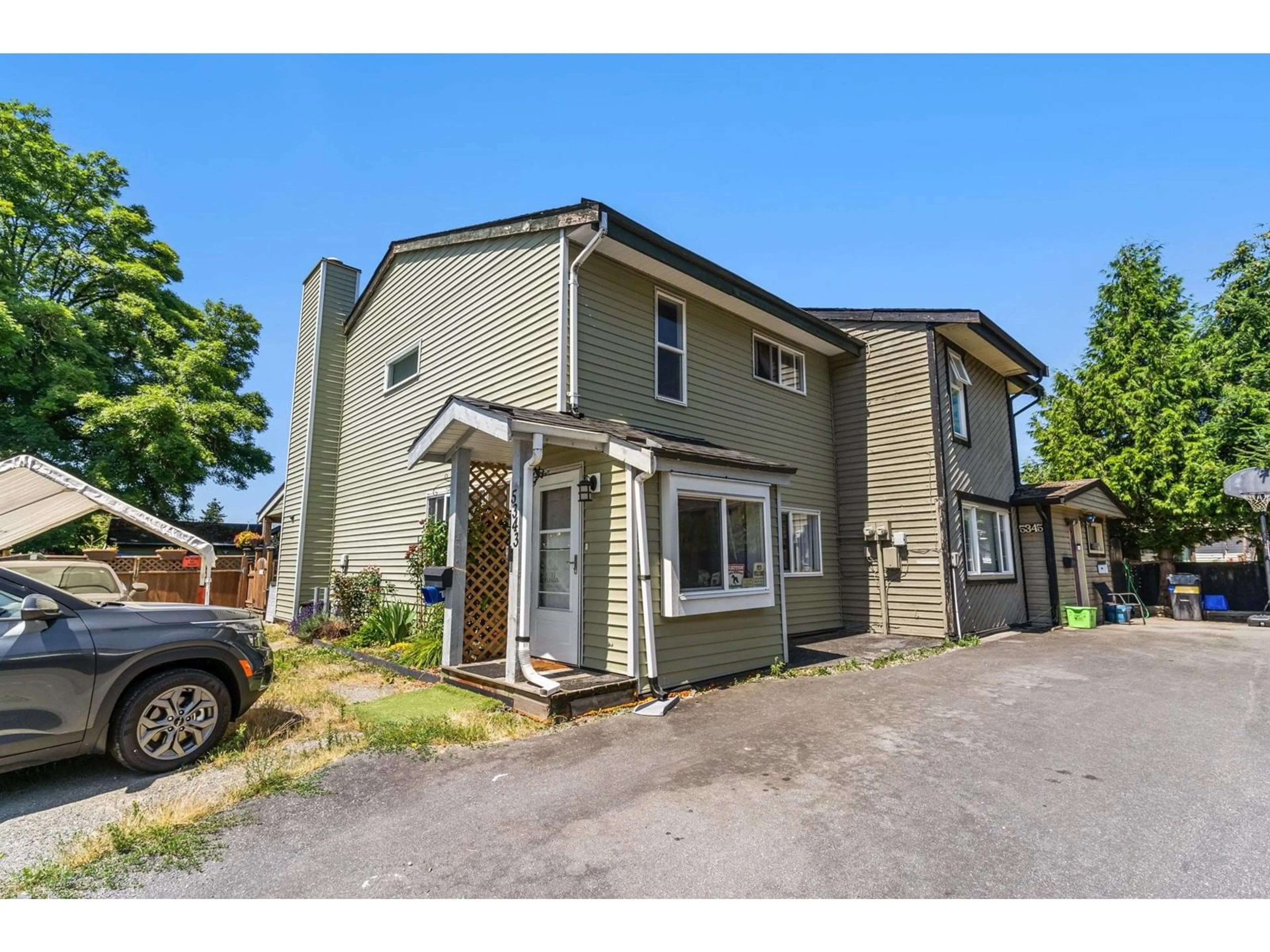A pic from outside/outdoor area/front of a property/back of a property/a pic from drone, street for 5343 199A, Langley British Columbia V3A6V2