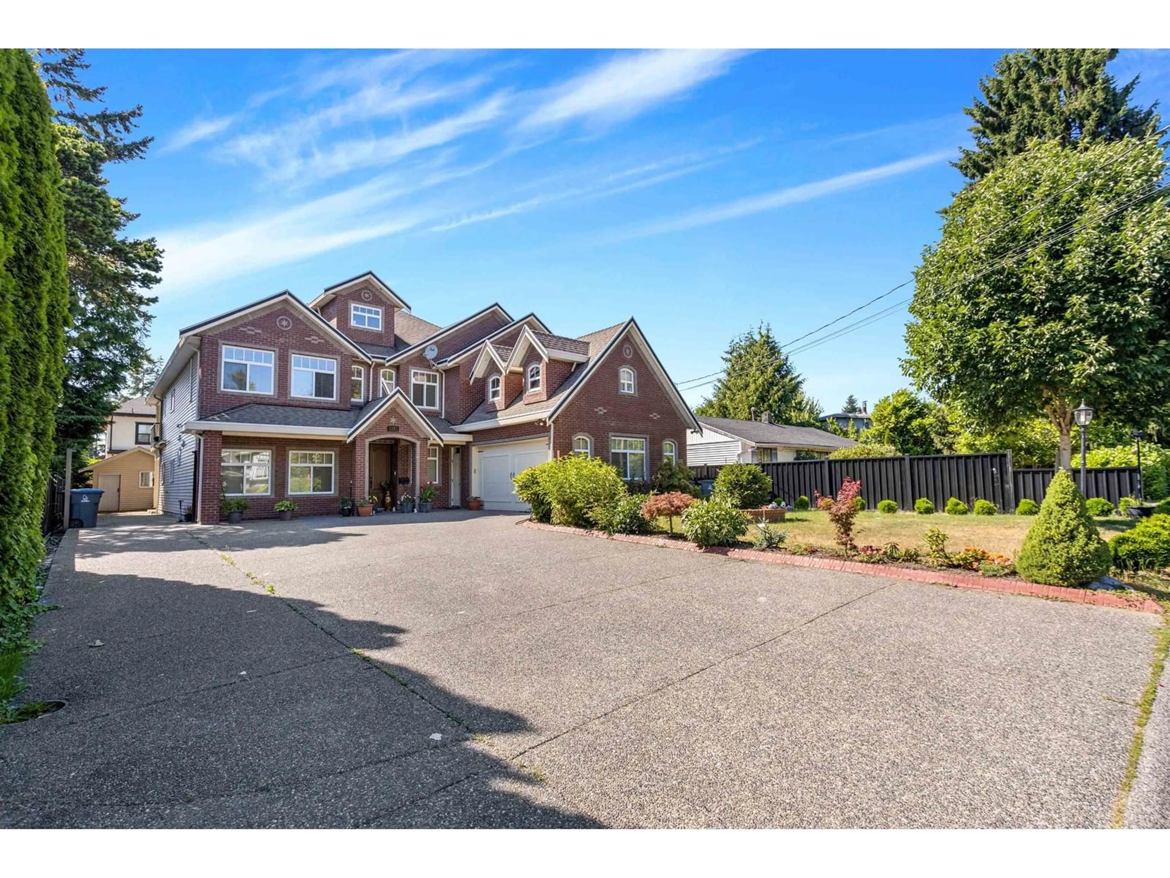 A pic from outside/outdoor area/front of a property/back of a property/a pic from drone, street for 8871 139A, Surrey British Columbia V3V5Y1
