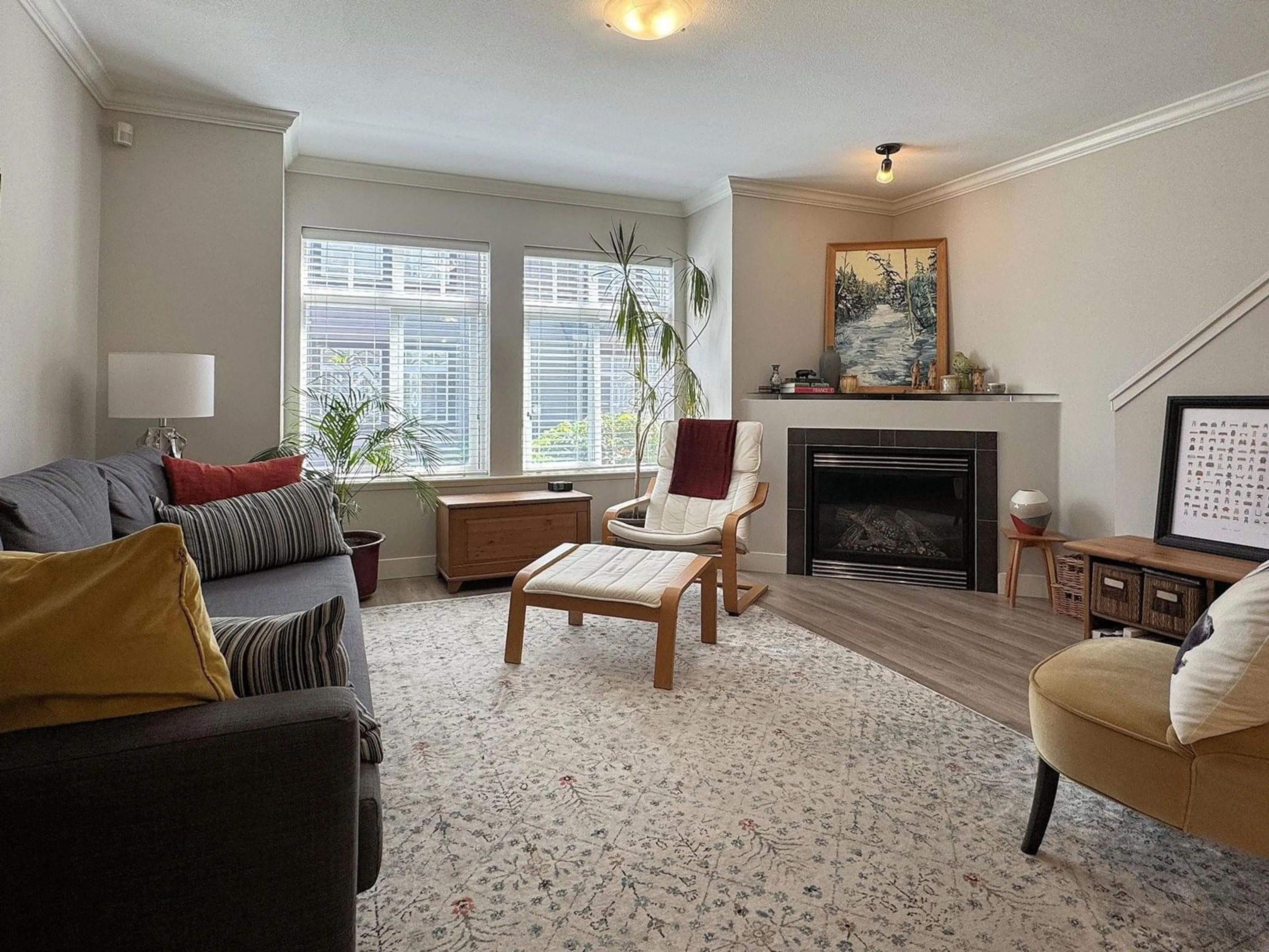 Living room with furniture, carpet floor for 49 - 19448 68, Surrey British Columbia V4N5V5