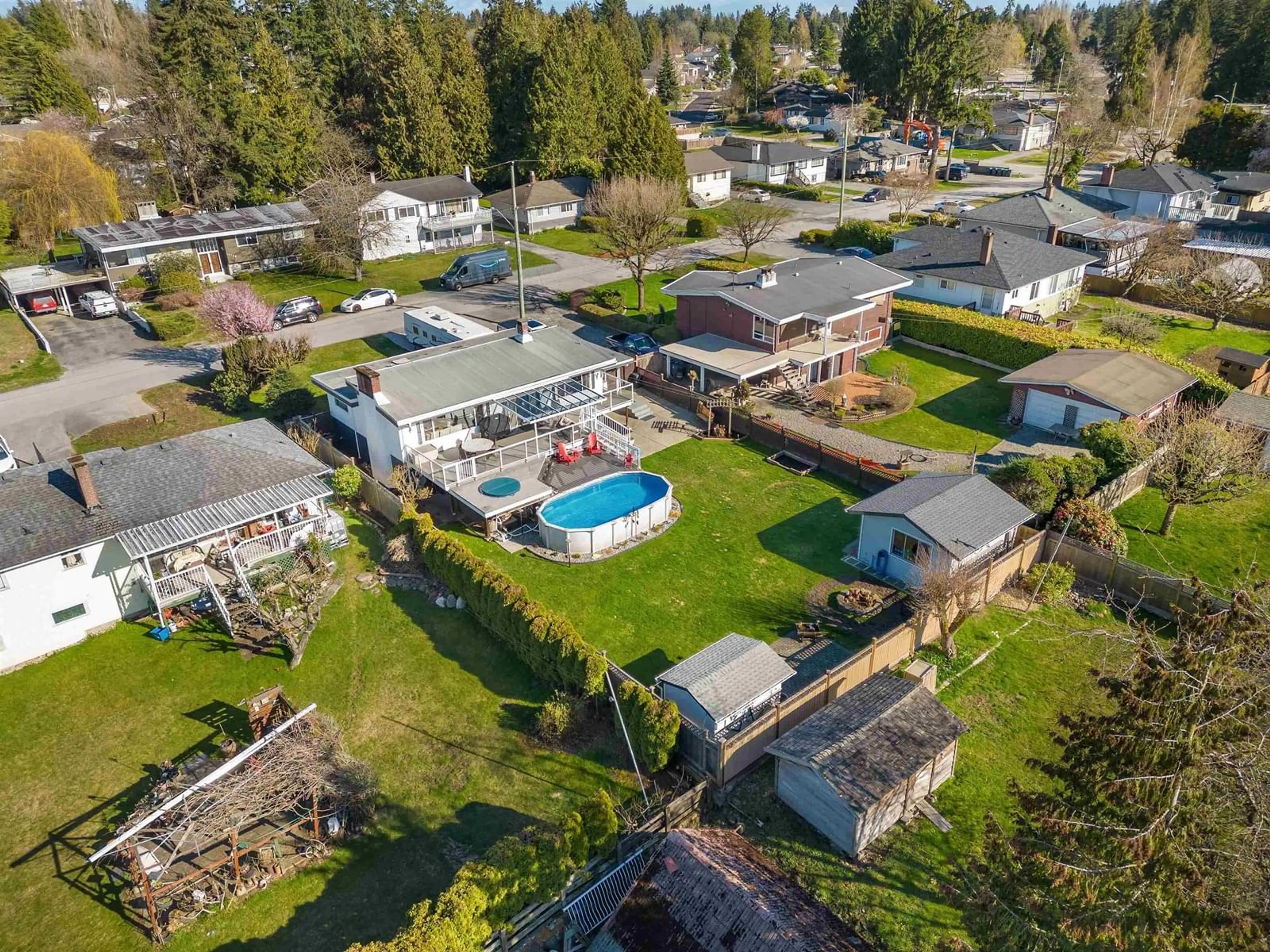 A pic from outside/outdoor area/front of a property/back of a property/a pic from drone, water/lake/river/ocean view for 10257 125, Surrey British Columbia V3V4Y5