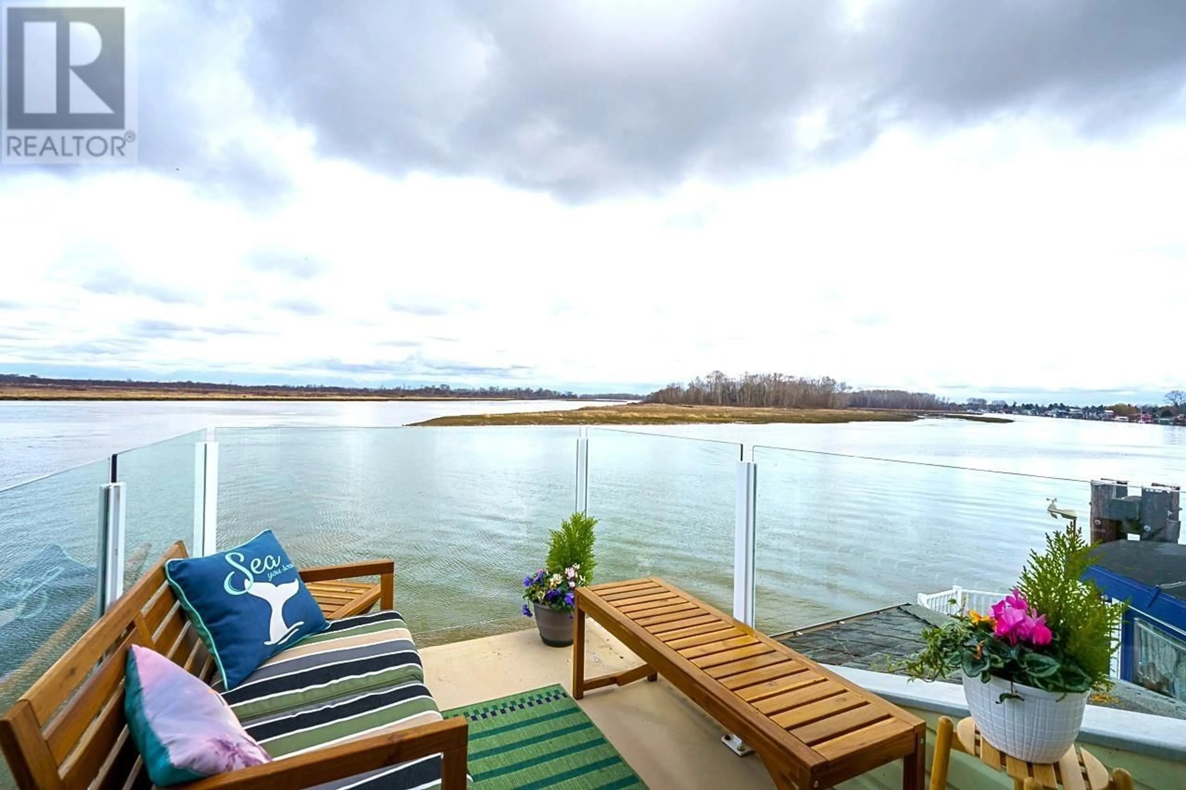 Patio, water/lake/river/ocean view for 8 - 3871 RIVER ROAD, Delta British Columbia V4K3N2