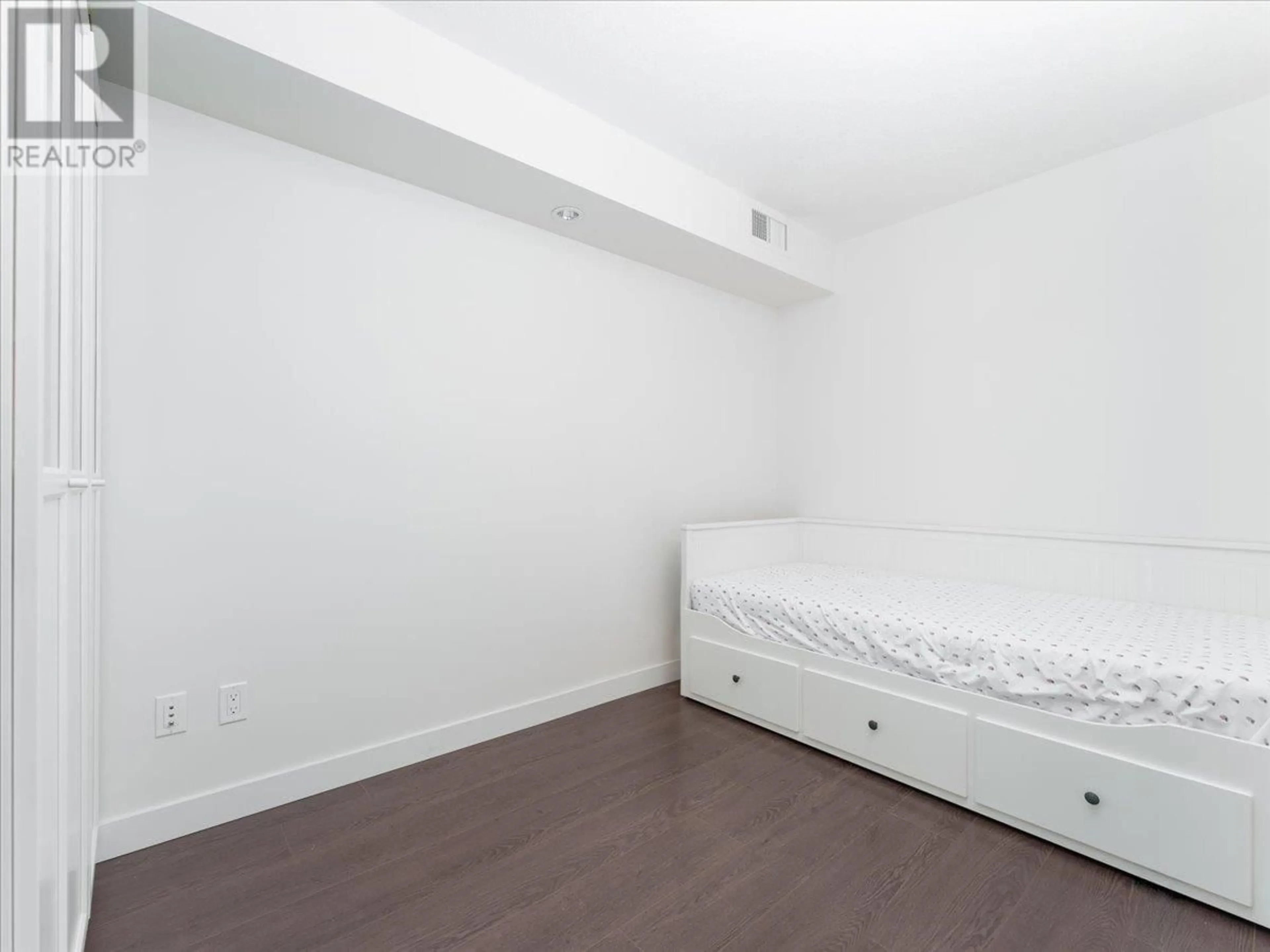 A pic of a room for 606 - 8833 HAZELBRIDGE WAY, Richmond British Columbia V6X0N3