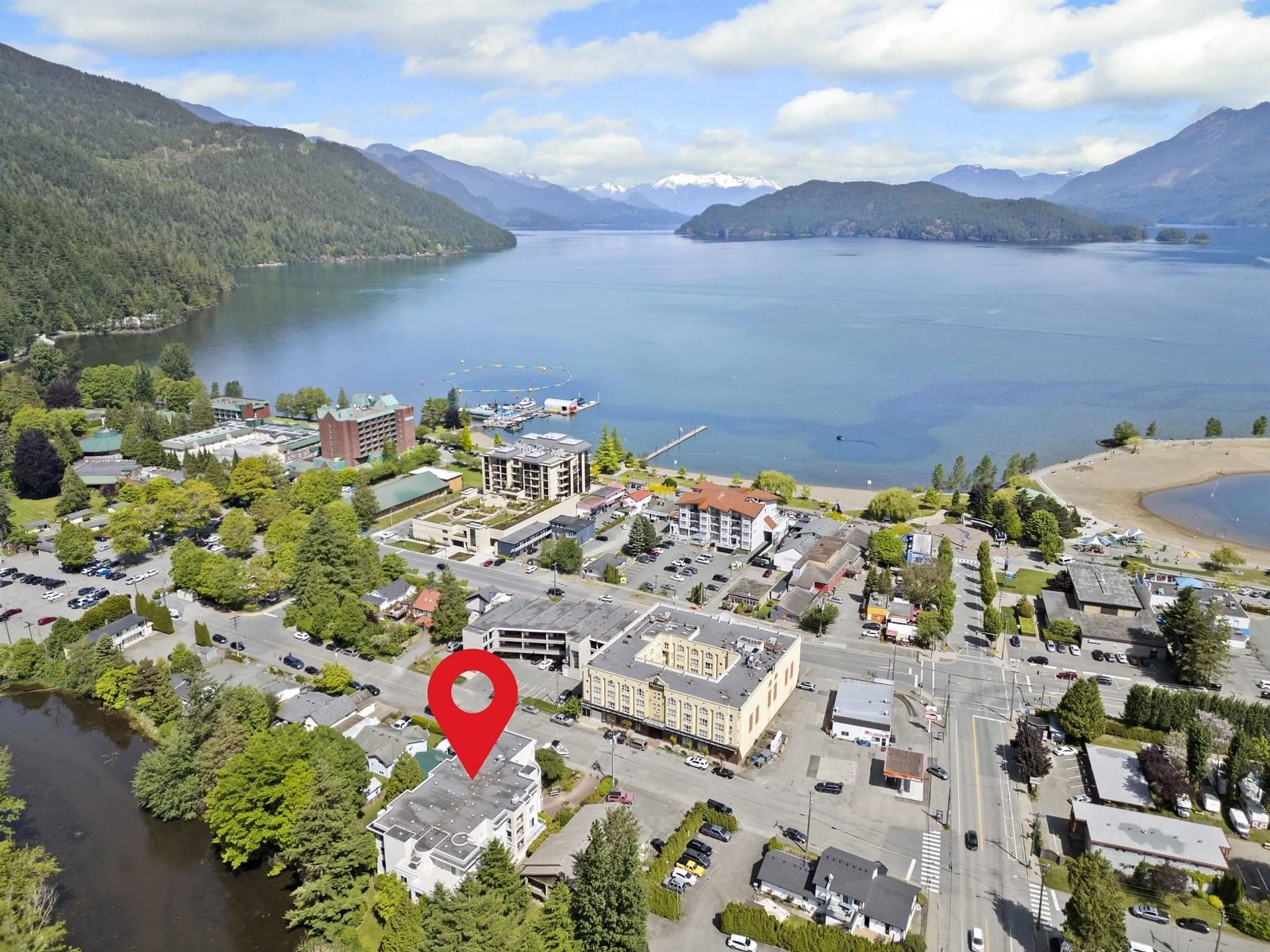 A pic from outside/outdoor area/front of a property/back of a property/a pic from drone, water/lake/river/ocean view for 305 - 170 CEDAR AVENUE, Harrison Hot Springs British Columbia V0H1K0