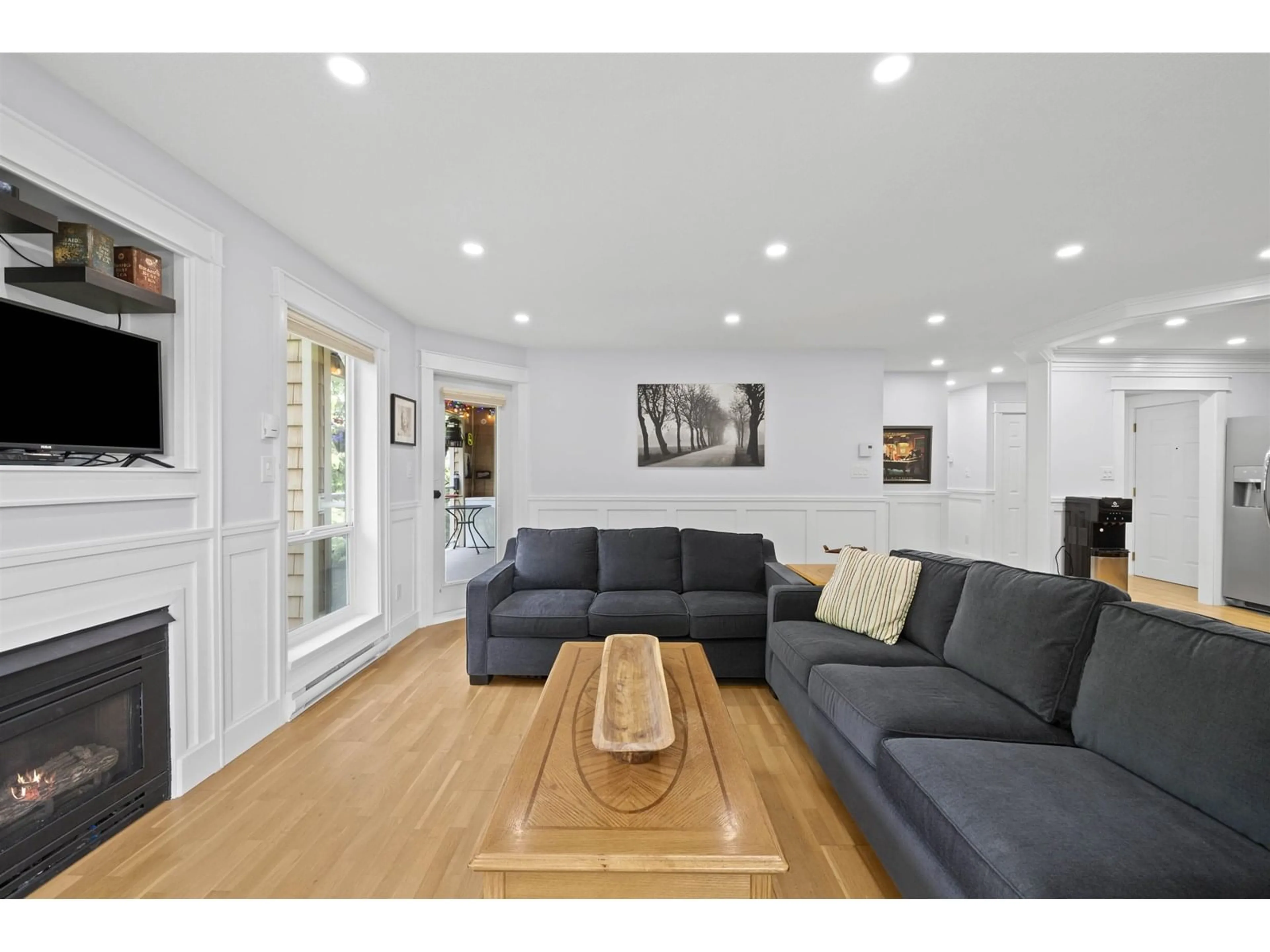 Living room with furniture, wood/laminate floor for 305 - 170 CEDAR AVENUE, Harrison Hot Springs British Columbia V0H1K0