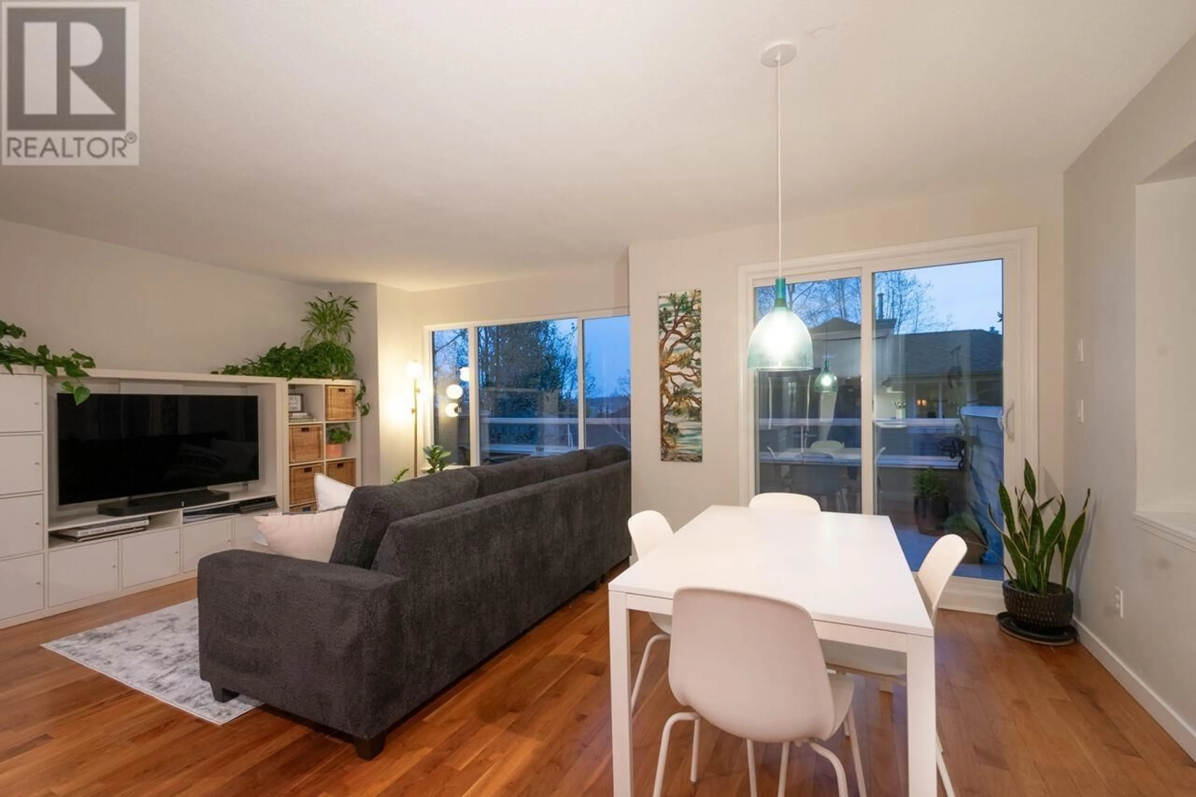 Living room with furniture, wood/laminate floor for 1 - 181 RAVINE DRIVE, Port Moody British Columbia V3H4T3