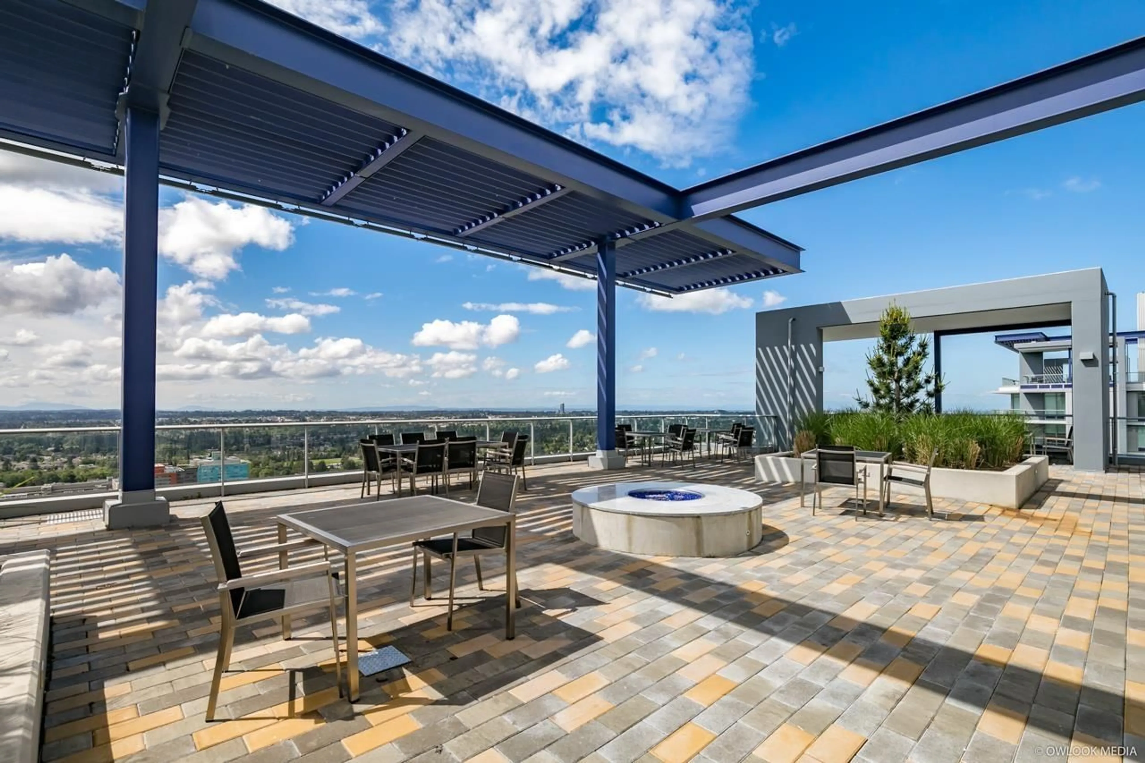 Patio, water/lake/river/ocean view for 201 - 13750 100, Surrey British Columbia V3T0L3