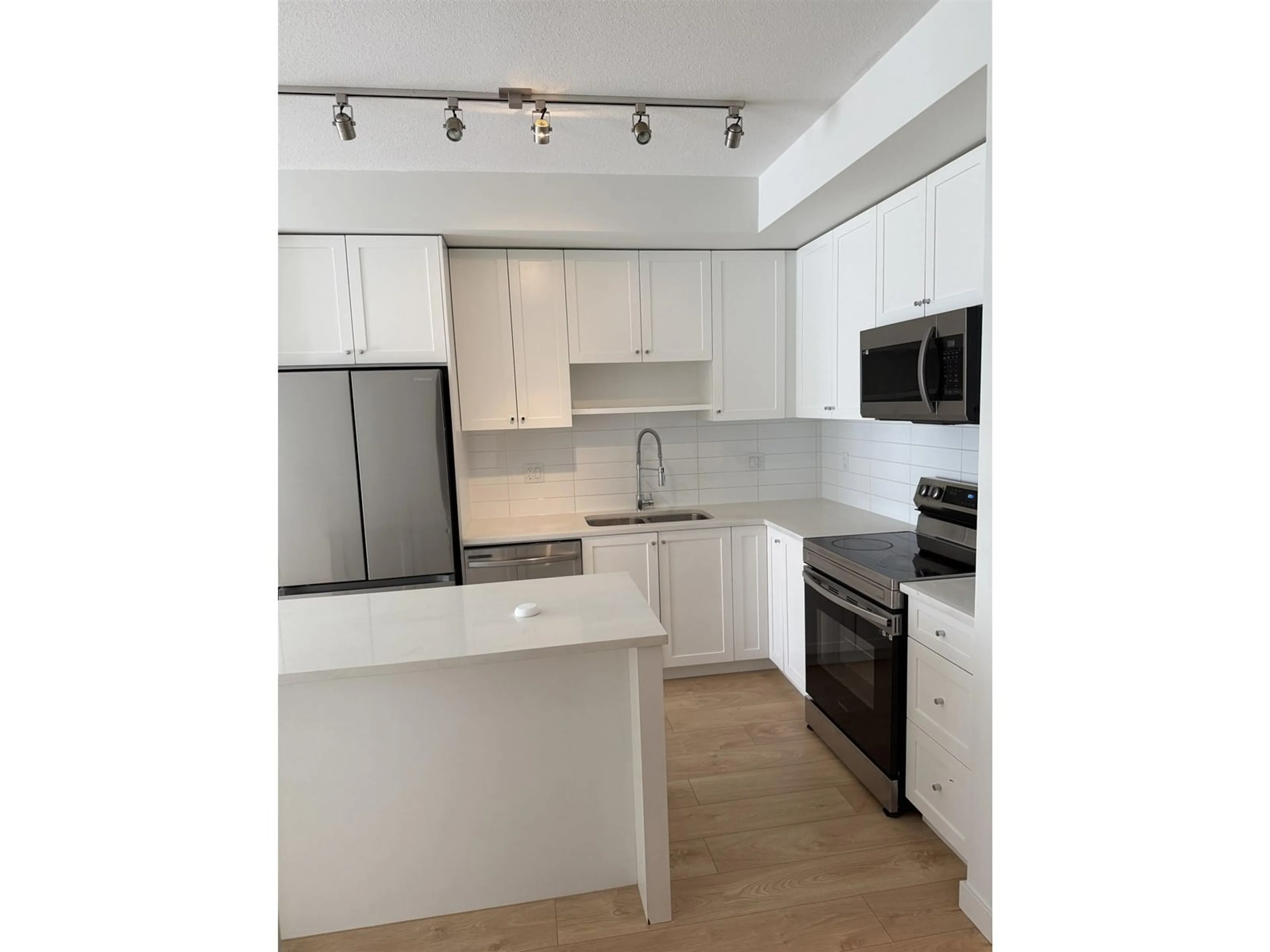 Standard kitchen, unknown for 113 - 15858 FRASER, Surrey British Columbia V4N6X4