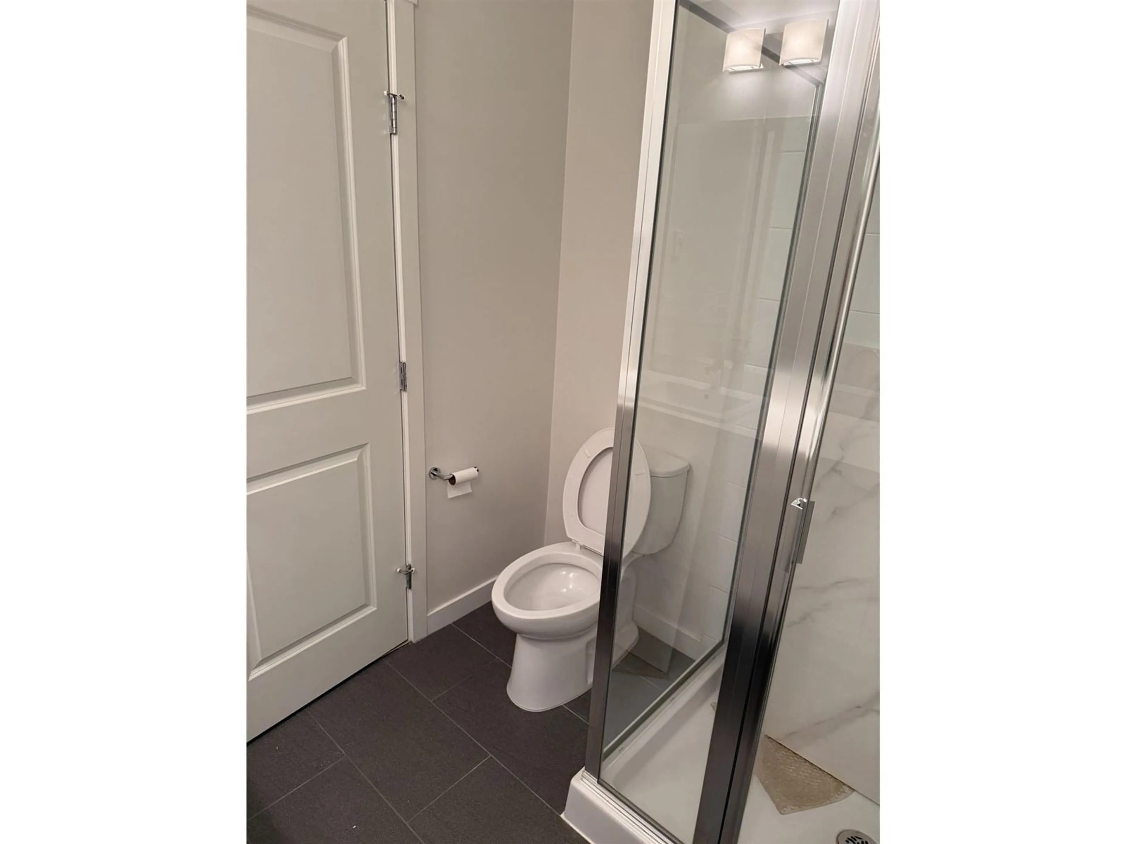 Standard bathroom, floor is not visible for 113 - 15858 FRASER, Surrey British Columbia V4N6X4