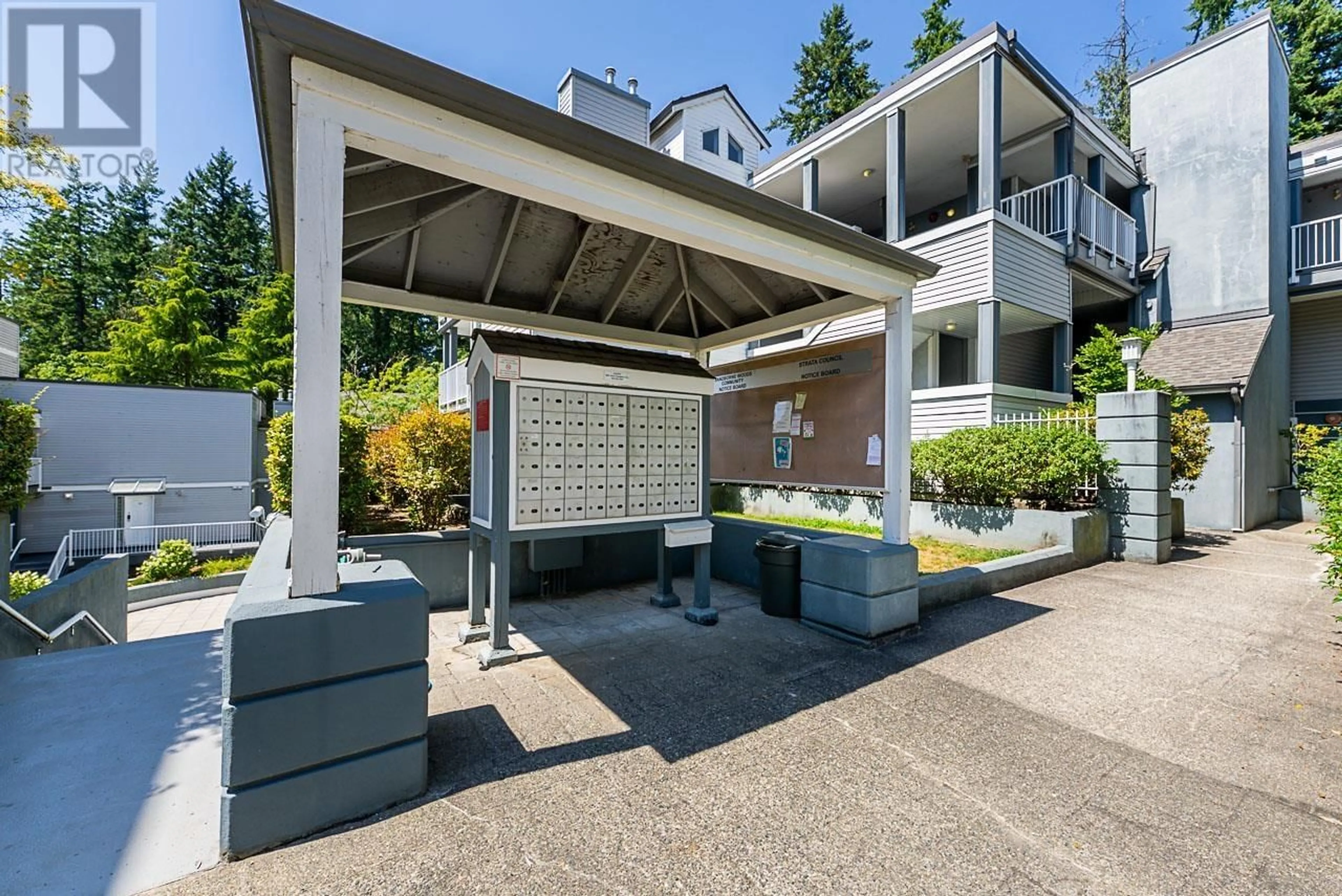 Patio, street for 25 - 7345 SANDBORNE AVENUE, Burnaby British Columbia V3N4W6