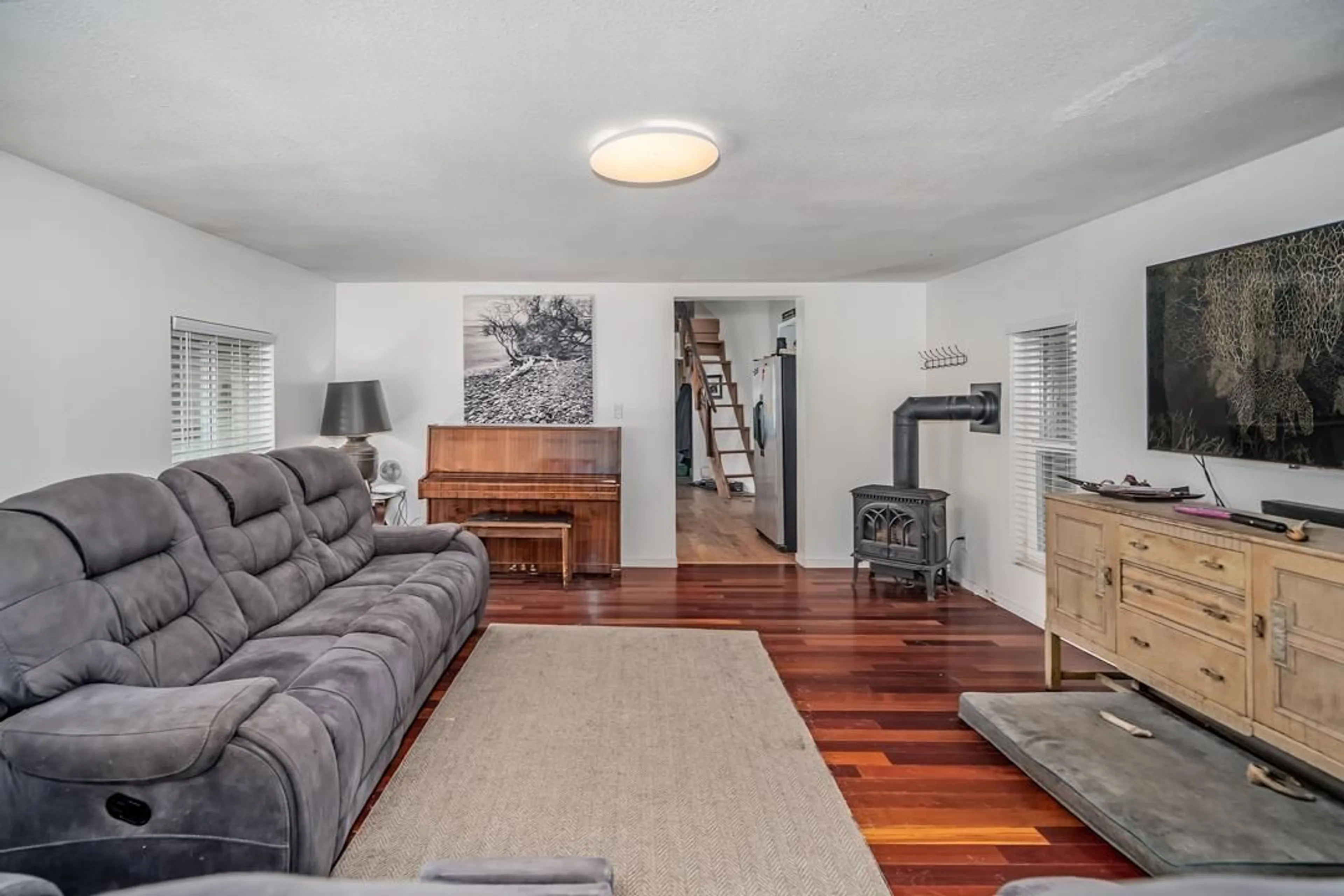 Living room with furniture, unknown for 11808 STATIM, Mission British Columbia V4S1C2