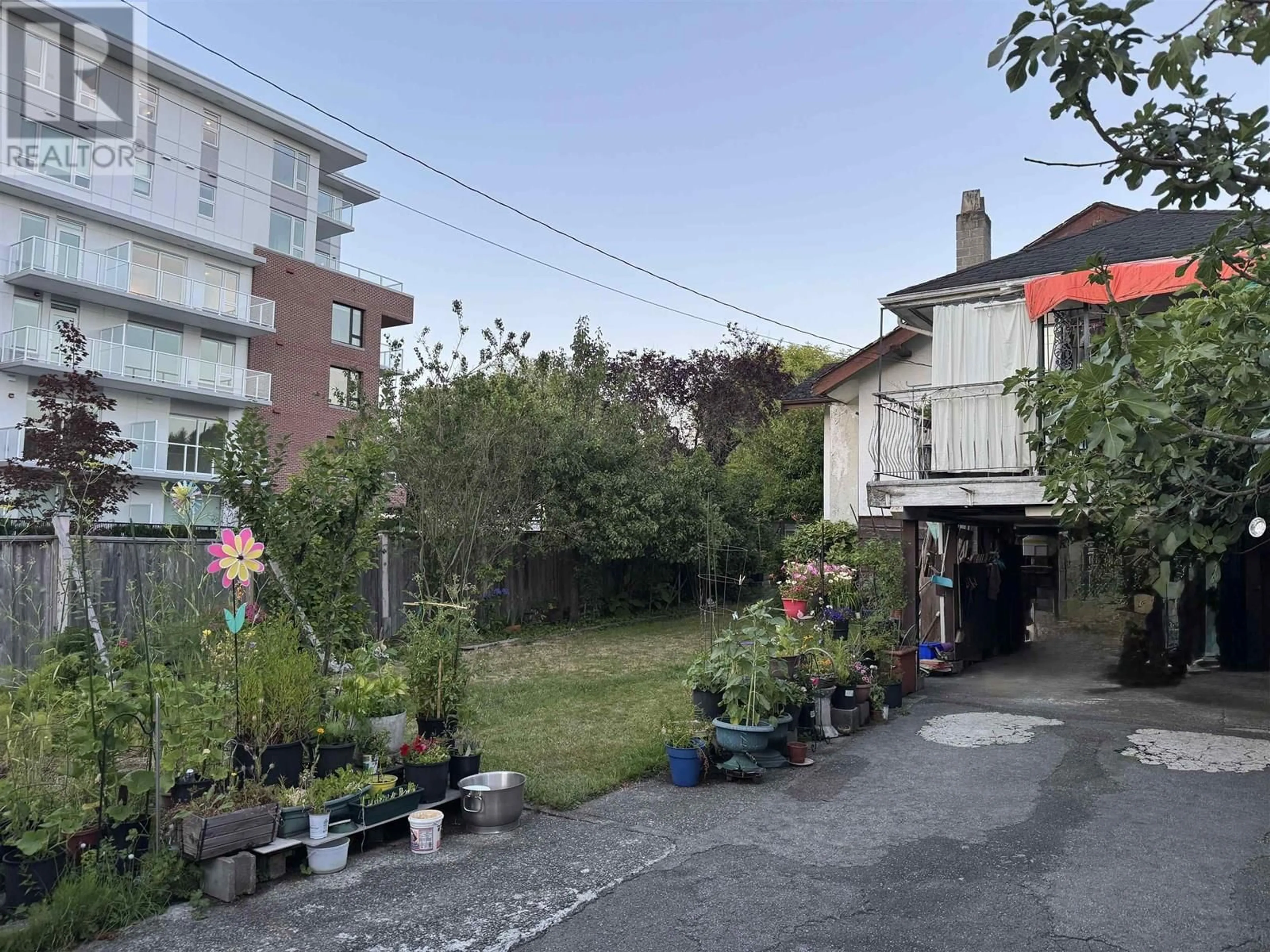 A pic from outside/outdoor area/front of a property/back of a property/a pic from drone, street for 3707 ARBUTUS STREET, Vancouver British Columbia V6J3Z8