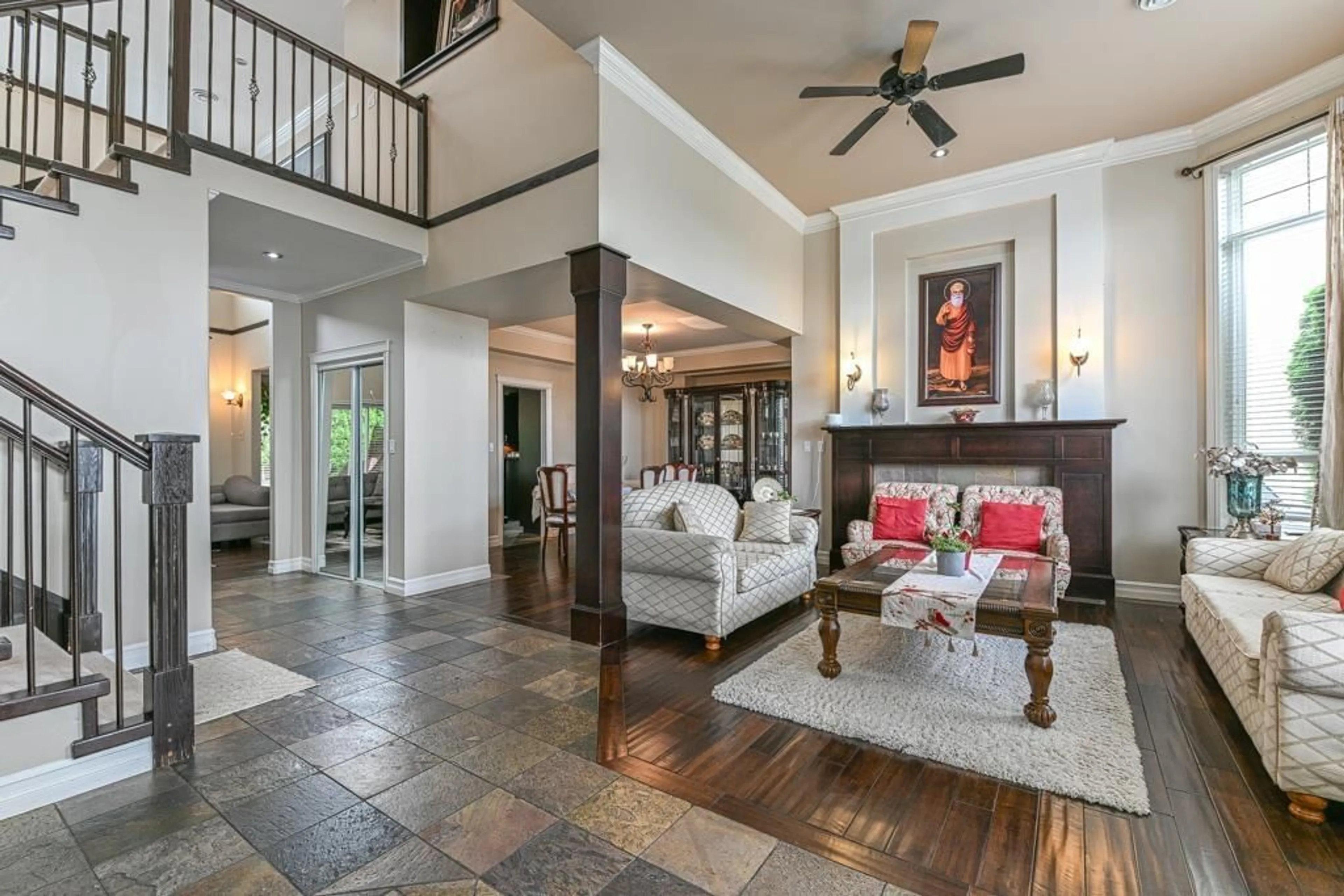 Indoor foyer for 14835 74, Surrey British Columbia V3S0T9