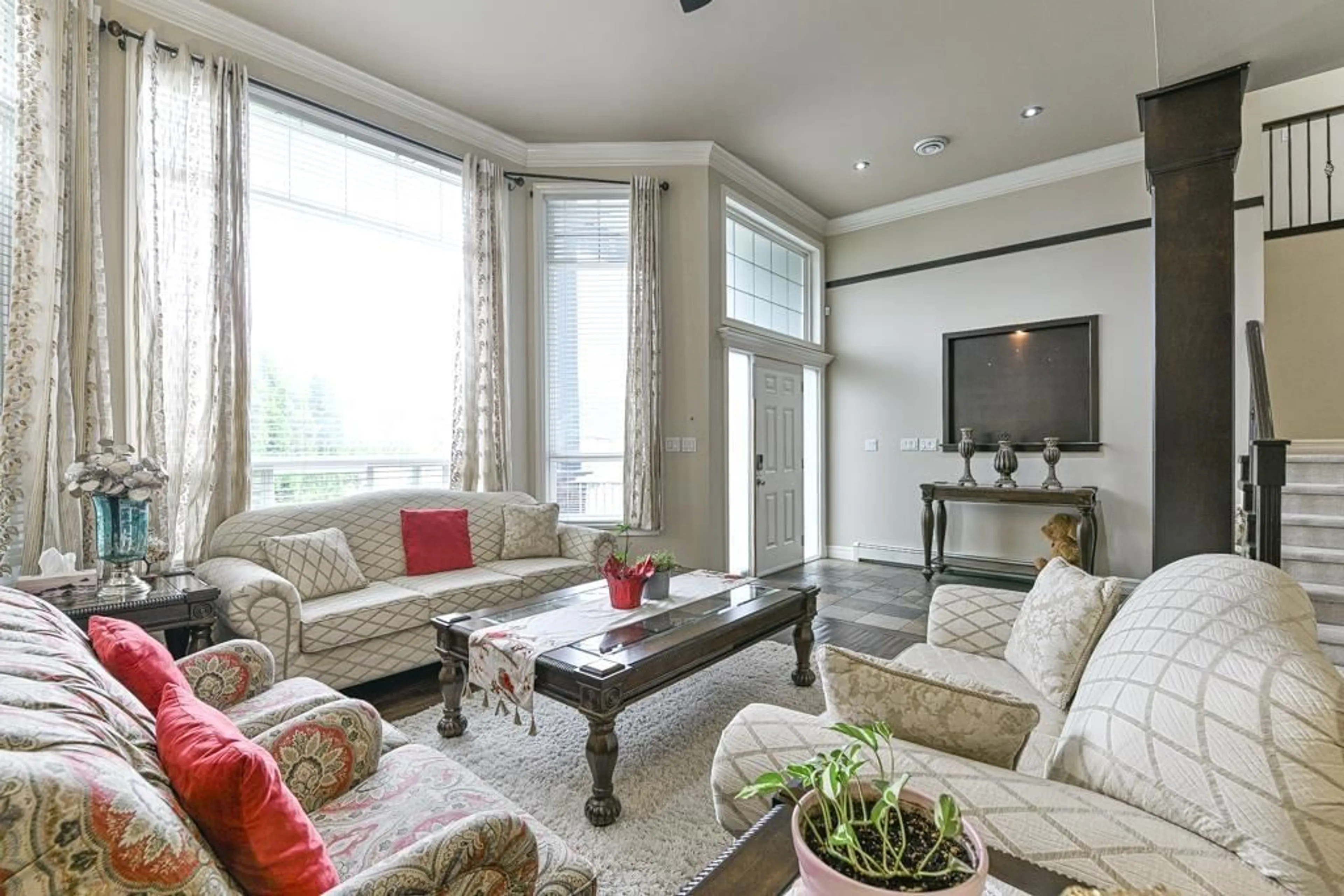 Living room with furniture, unknown for 14835 74, Surrey British Columbia V3S0T9