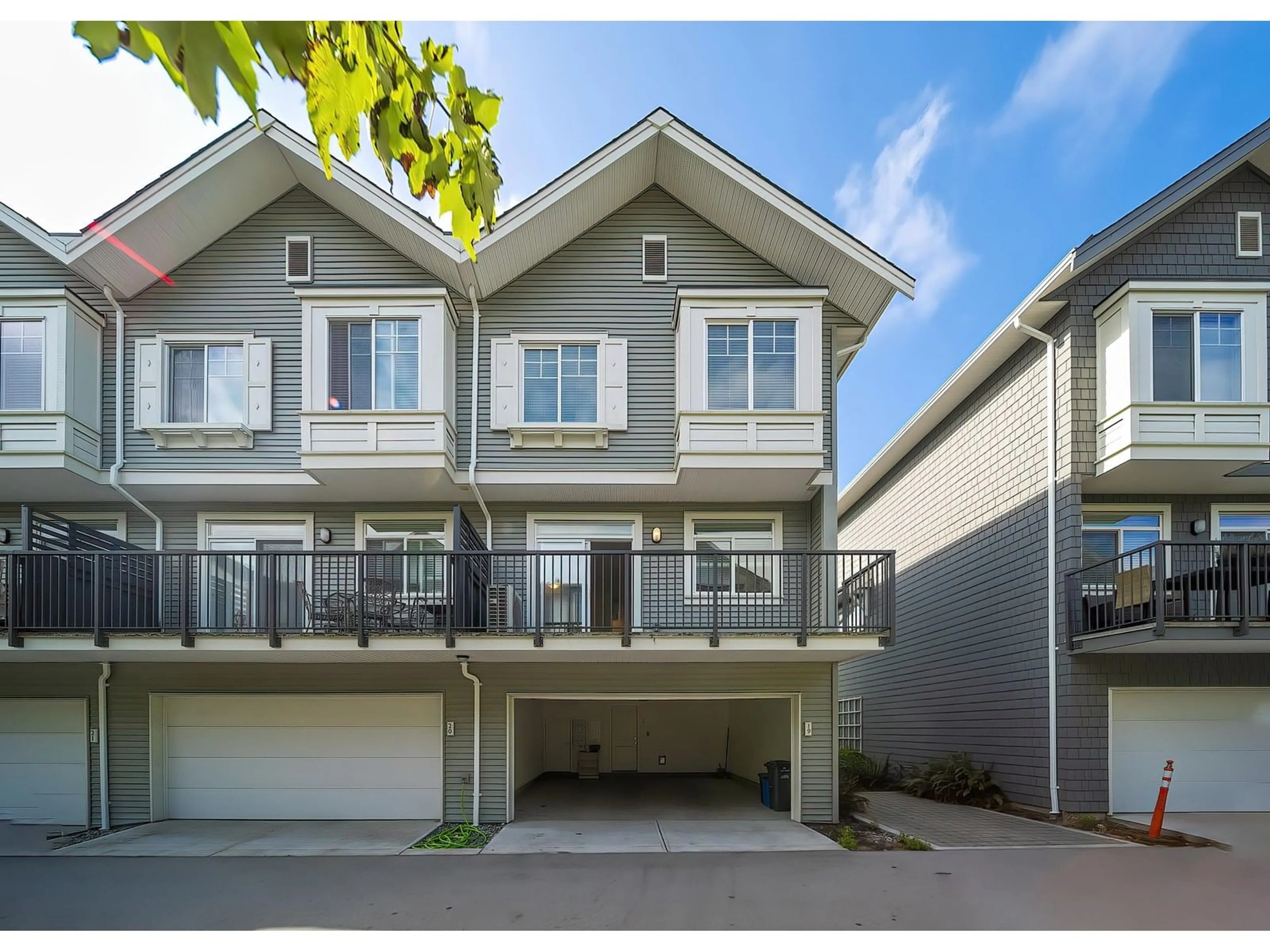 Home with vinyl exterior material, street for 19 - 15489 99A, Surrey British Columbia V3R0G9